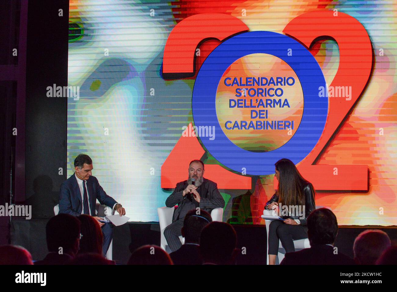 Frome da sinistra a destra: Tiberio Timperi, Carlo Lucarelli, Daniela Ferolla durante le News Presentazione del calendario storico 2022 dei Carabinieri il 15 novembre 2021 alla Galleria Nazionale d&#39;Arte moderna di Roma (Foto di Gloria Imbrorno/LiveMedia/NurPhoto) Foto Stock