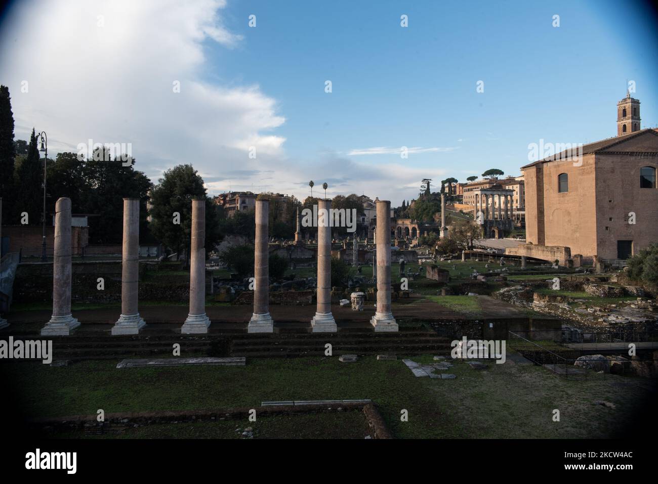 Veduta del Foro Romano da Via dei fori Imperiali, Roma, 14 novembre 2021. (Foto di Andrea Savorani Neri/NurPhoto) Foto Stock