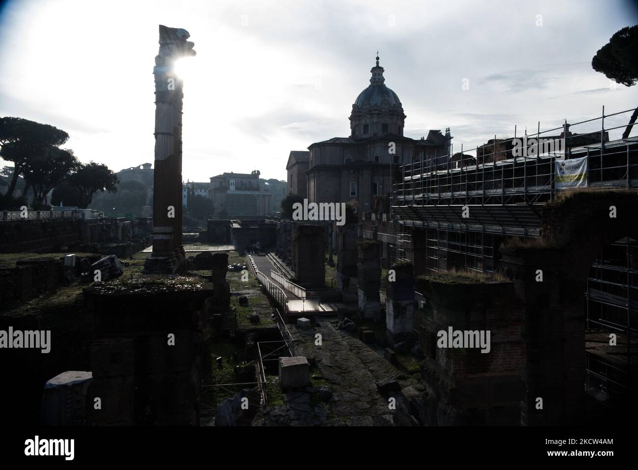 Il Foro Romano, a Roma, 14 novembre 2021. (Foto di Andrea Savorani Neri/NurPhoto) Foto Stock