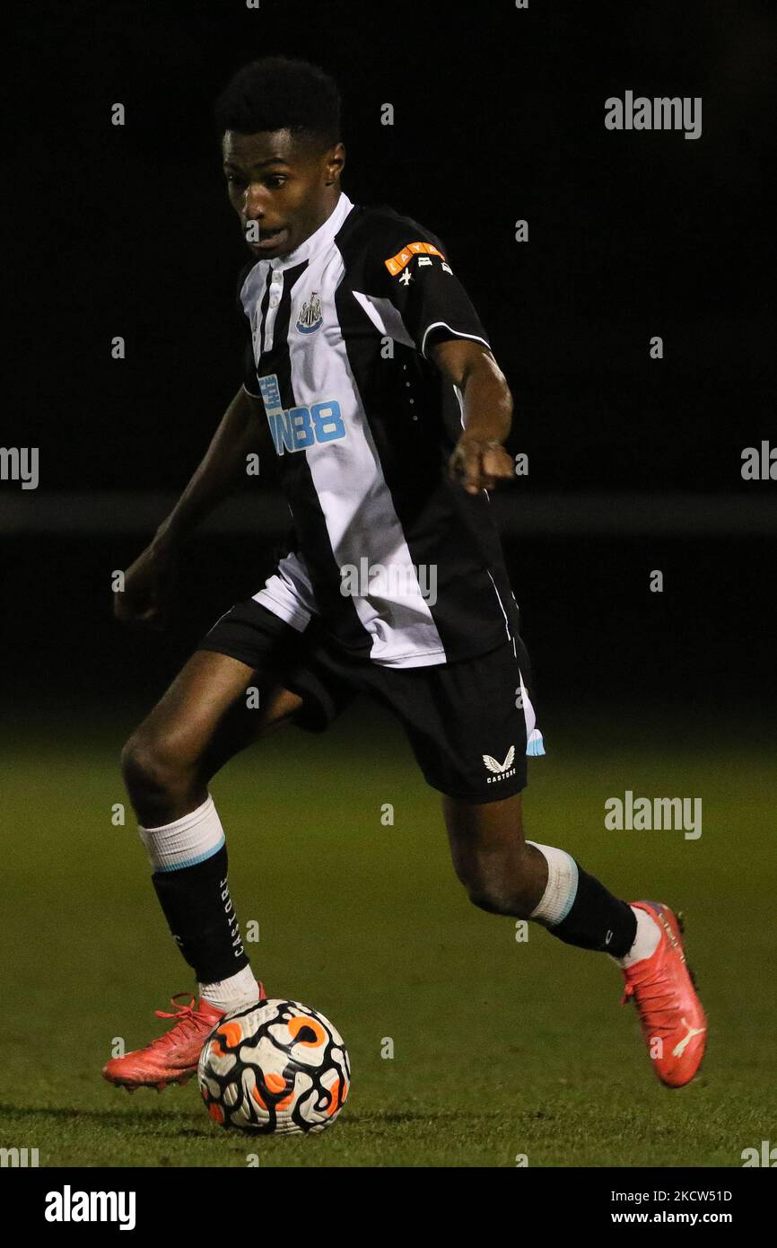 Matt Bondswell di Newcastle United in azione durante la partita della Premier League 2 Cup tra Newcastle United e Huddersfield Town presso la Northumberland fa Headquarters, Whitley Park, Newcastle, mercoledì 17th novembre 2021. (Foto di will Matthews/MI News/NurPhoto) Foto Stock