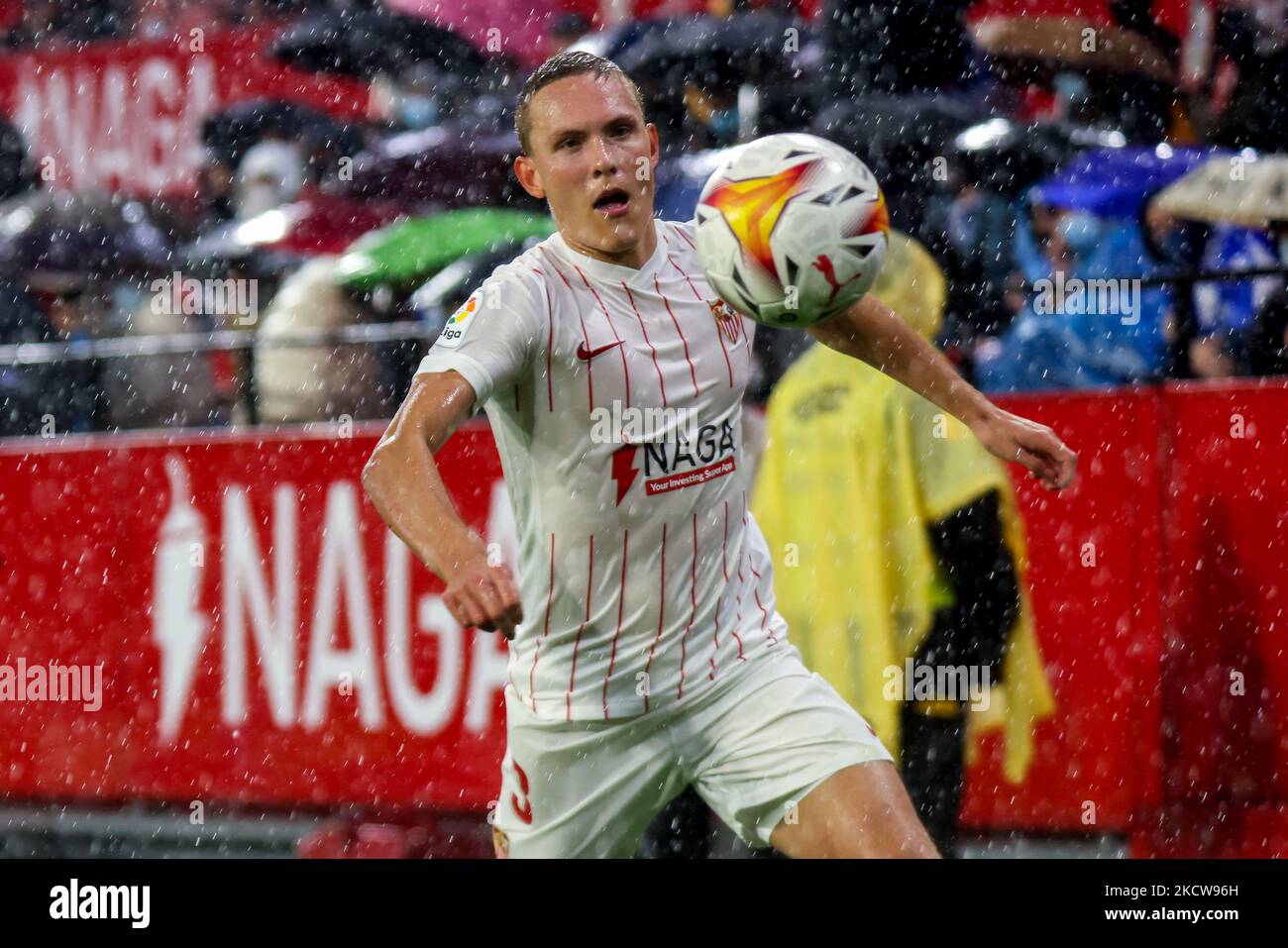 Agustisson di Siviglia CF durante la partita la Liga Santader tra Siviglia CF e Deportivo Alaves a Ramon Sanchez Pizjuan a Siviglia, Spagna, il 20 novembre 2021. (Foto di Jose Luis Contreras/DAX Images/NurPhoto) Foto Stock