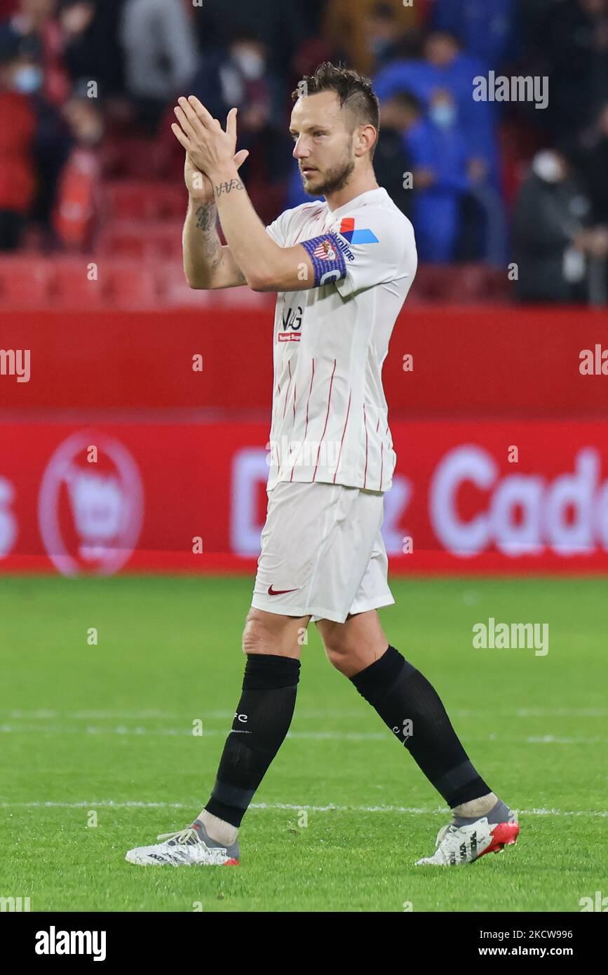 Ivan Rakitic di Siviglia CF durante la partita la Liga Santader tra Siviglia CF e Deportivo Alaves a Ramon Sanchez Pizjuan a Siviglia, Spagna, il 20 novembre 2021. (Foto di Jose Luis Contreras/DAX Images/NurPhoto) Foto Stock