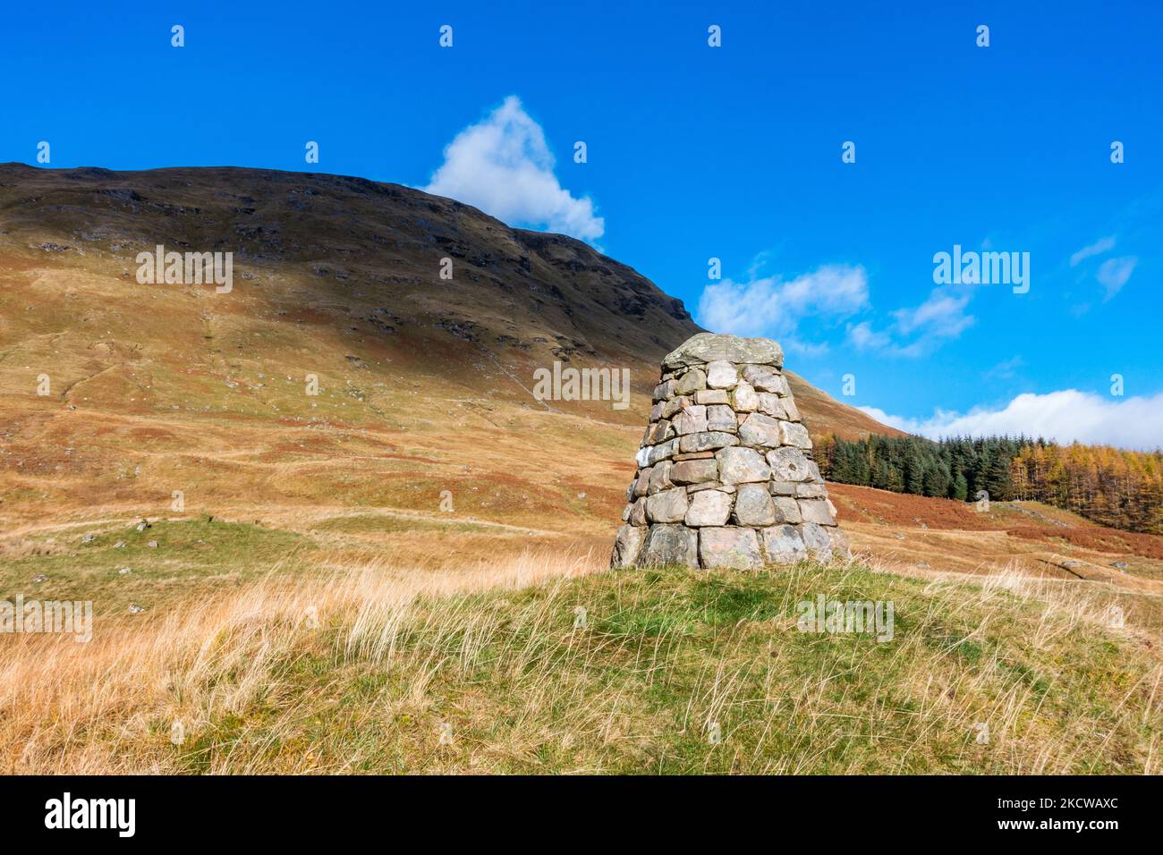 Il memoriale per l'esploratore Robert Campbell a Glen Lione, Perthshire, Scozia Foto Stock