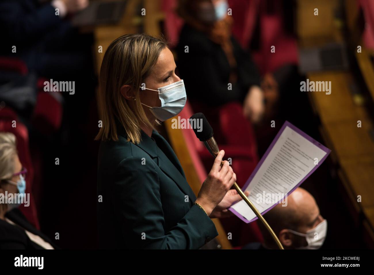 Bérangère Couillard, deputato del gruppo parlamentare la Republique en Marche, durante la sessione di interrogazioni al governo presso l'Assemblea Nazionale, a Parigi, il 23 novembre 2021. (Foto di Andrea Savorani Neri/NurPhoto) Foto Stock