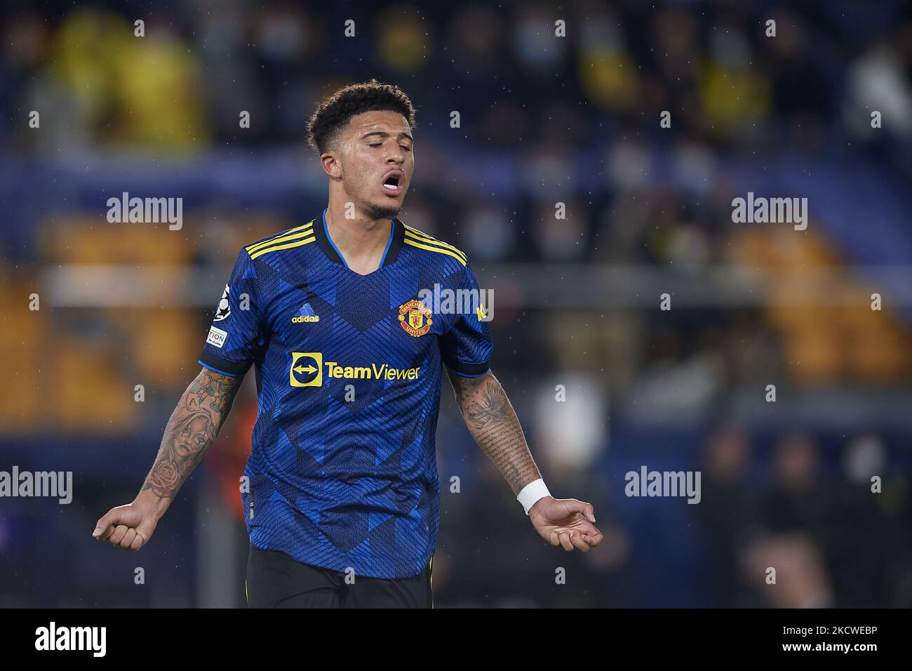 Jadon Sancho del Manchester United lamenta un'occasione fallita durante la partita della UEFA Champions League di gruppo F tra Villarreal CF e Manchester United all'Estadio de la Ceramica il 23 novembre 2021 a Villarreal, Spagna. (Foto di Jose Breton/Pics Action/NurPhoto) Foto Stock