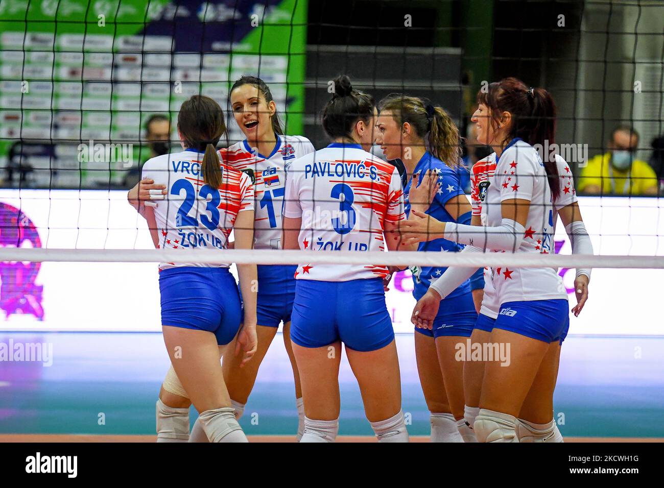 Felicità di ZOK Ub Serbia durante il CEV Champions League incontro di pallavolo femminile A. Carraro Imoco Conegliano vs ZOK Ub Serbia il 24 novembre 2021 al Palaverde di Treviso (Photo by Ettore Griffoni/LiveMedia/NurPhoto) Foto Stock