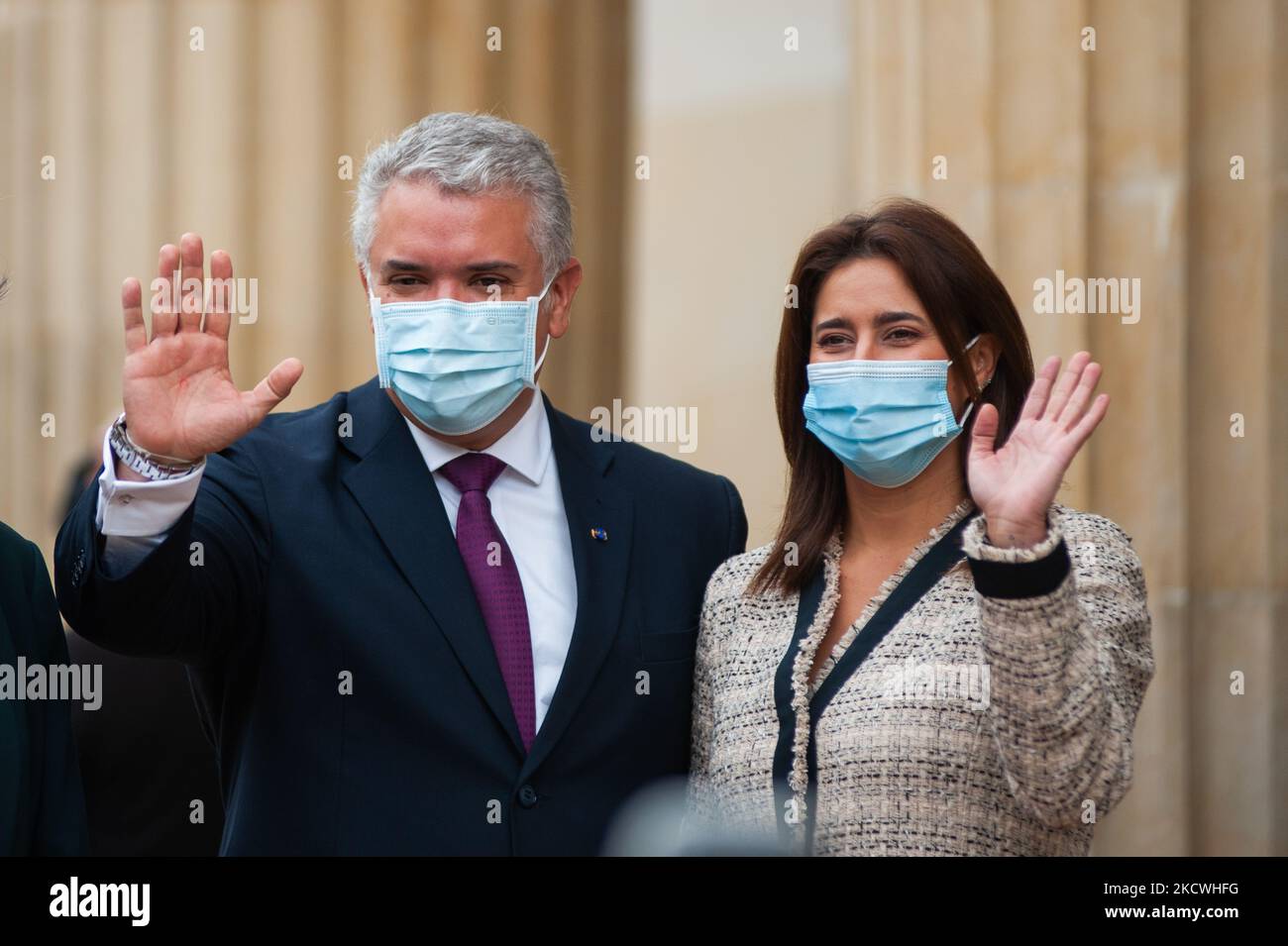 Il presidente della Colombia Ivan Duque (a destra) e la moglie e la prima signora Maria Juliana Ruiz Sandoval ricevono il segretario generale delle Nazioni Unite Antonio Guterres e la moglie Catarina de Almeida Vaz nel palazzo presidenziale della Colombia durante la visita del segretario generale delle Nazioni Unite Antonio Guterres per il 5° anniversario Il trattato di pace tra le forze armate rivoluzionarie della Colombia (FARC-EP) e il governo colombiano nel 2017. A Bogotà, Colombia, il 24 novembre 2021. (Foto di Sebastian Barros/NurPhoto) Foto Stock