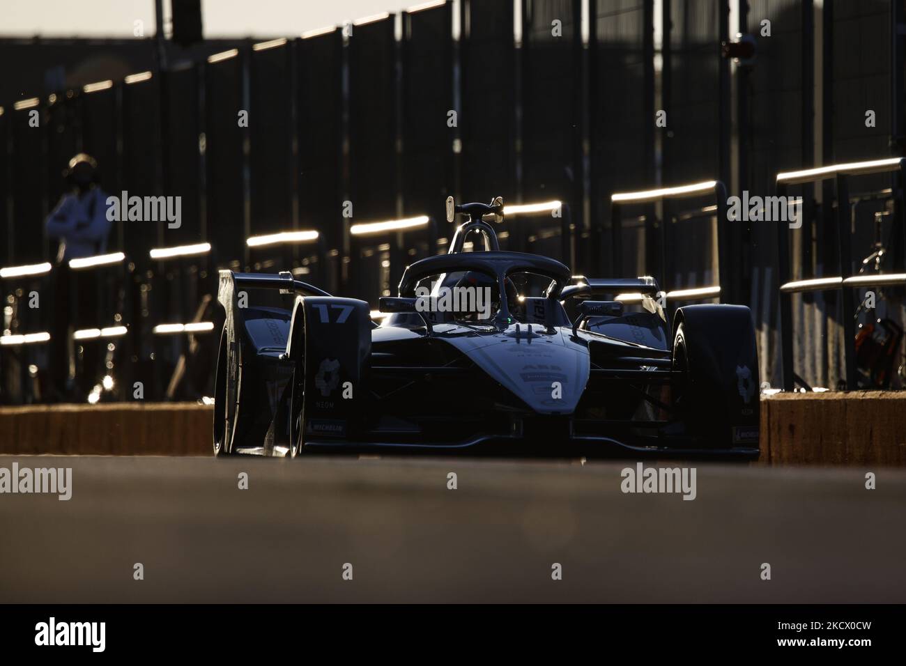 17 Nyck de Vries (Ned), Mercedes EQ Formula e Team, in azione durante i test pre-stagione ABB Formula e sul circuito Ricardo Tormo di Valencia il 30 novembre in Spagna. (Foto di Xavier Bonilla/NurPhoto) Foto Stock