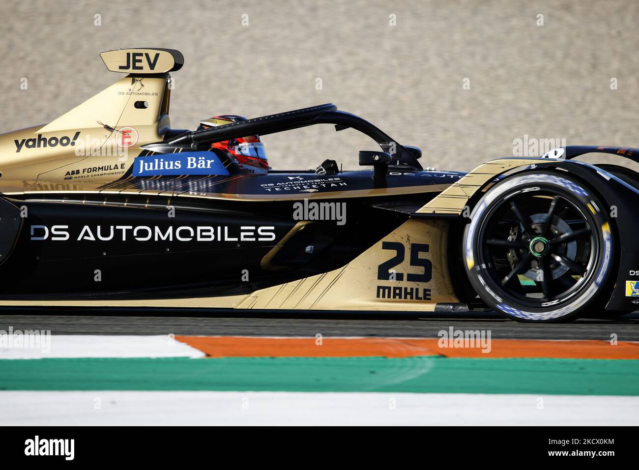 25 Jean-Eric Vergne (fra), DS Automobiles Formula e Team Techeetah, in azione durante il test pre-stagionale ABB Formula e sul circuito Ricardo Tormo di Valencia il 30 novembre in Spagna. (Foto di Xavier Bonilla/NurPhoto) Foto Stock