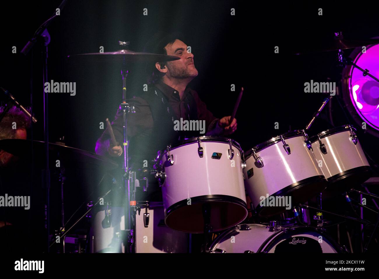 MILANO, ITALIA - 30 NOVEMBRE: Alessandro Deidda di le vibrazioni suona dal vivo ad Alcatraz il 23 novembre 2021 a Milano. (Foto di Roberto Finizio/NurPhoto) Foto Stock
