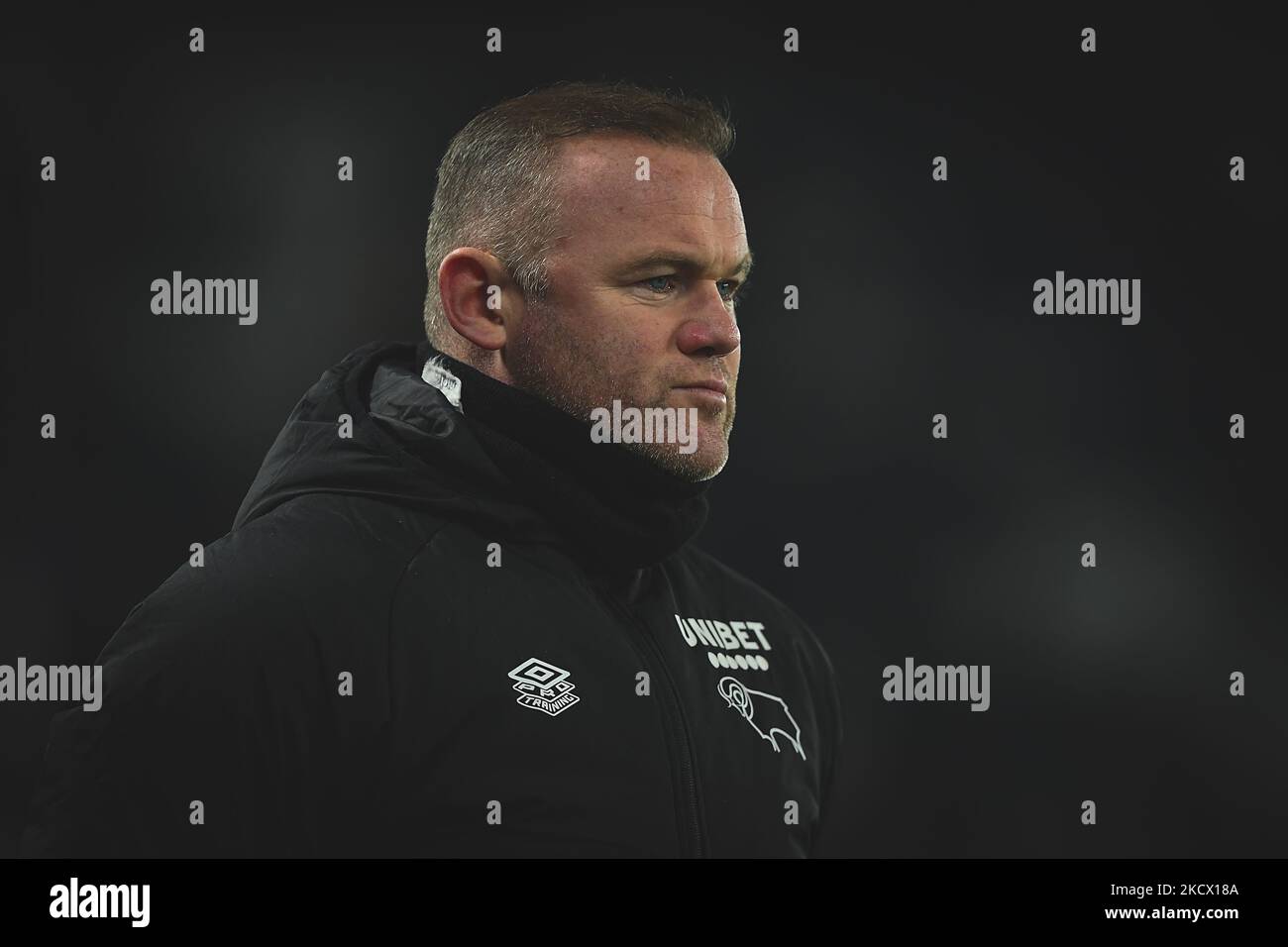 Wayne Rooney, manager della contea di Derby che guarda sconsolato durante la partita del campionato Sky Bet tra Derby County e Queens Park Rangers al Pride Park, Derby Lunedi 29th novembre 2021. (Foto di Jon Hobley/MI News/NurPhoto) Foto Stock