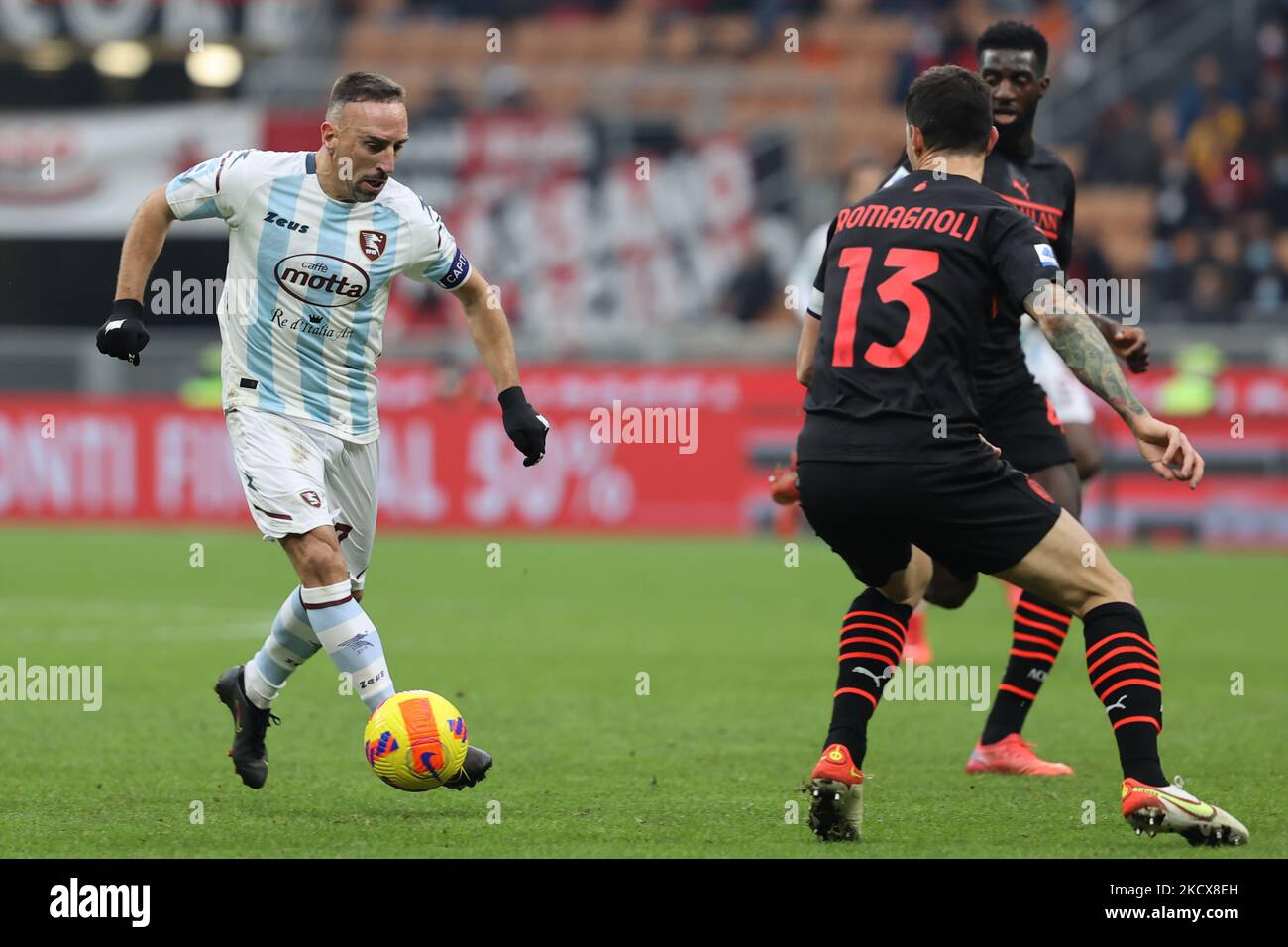 Frank Ribery di US Salernitana 1919 in azione durante la Serie A 2021/22 Football Match tra AC Milan e US Salernitana 1919 allo Stadio Giuseppe Meazza, Milano, Italia il 04 dicembre 2021 (Photo by Fabrizio Carabelli/LiveMedia/NurPhoto) Foto Stock