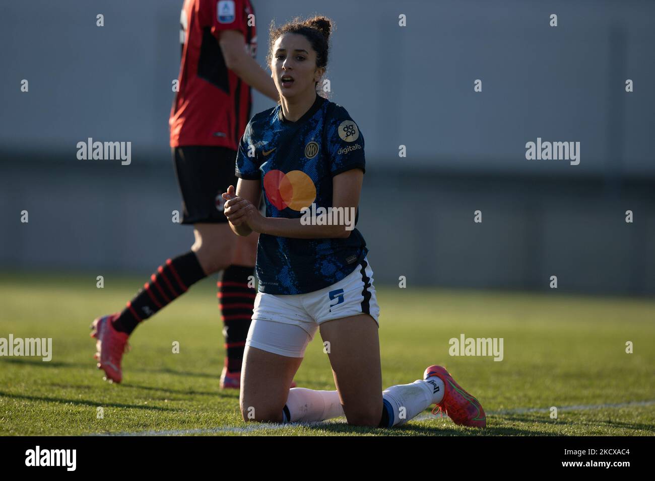 Ghoutia Karchouni (FC Internazionale) reagisce durante il calcio italiano Serie A Women Match AC Milan vs Inter - FC Internazionale il 05 dicembre 2021 allo stadio Vismara di Milano (Foto di Francesco Scaccianoce/LiveMedia/NurPhoto) Foto Stock