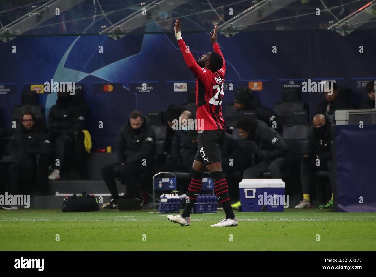 Fipayo Tomori dell'AC Milan festeggia dopo aver segnato un gol durante la partita della UEFA Champions League tra l'AC Milan e il Liverpool FC allo stadio Giuseppe Meazza, il 07 dicembre 2021 a Milano (Foto di Mairo Cinquetti/NurPhoto) Foto Stock