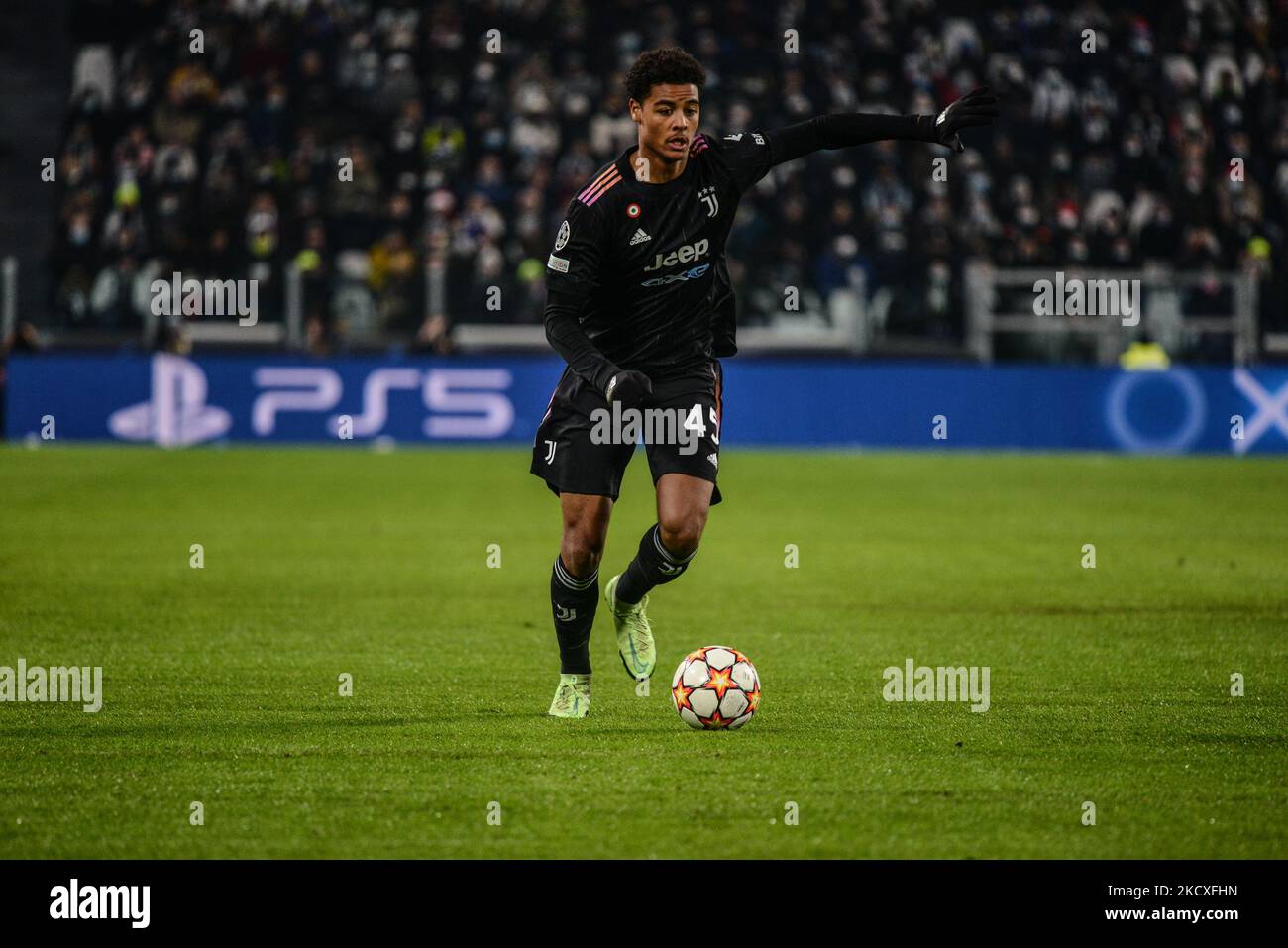 Koni De Winter della Juventus FC durante la partita H del gruppo UEFA Champions League tra Juventus e Malmo Fotbollforening il 8 dicembre 2021 a Torino (Foto di Alberto Gandolfo/NurPhoto) Foto Stock