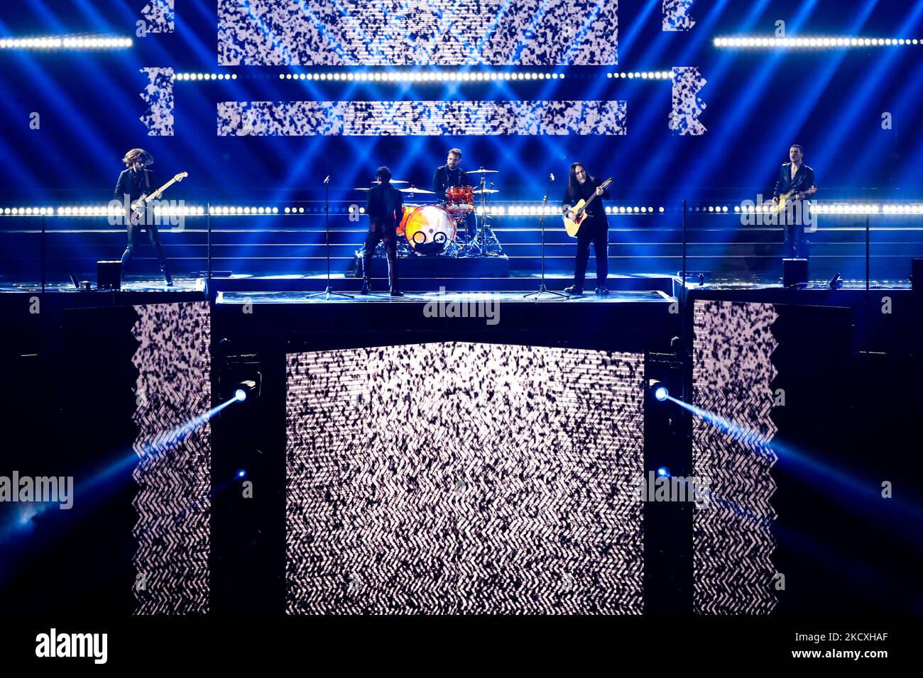 Manuel Agnelli e Bengala Fire si esibisce in diretta alla X Factor Italia Final al Mediolanum Forum del 09 dicembre 2021 a Milano. (Foto di Mairo Cinquetti/NurPhoto) Foto Stock