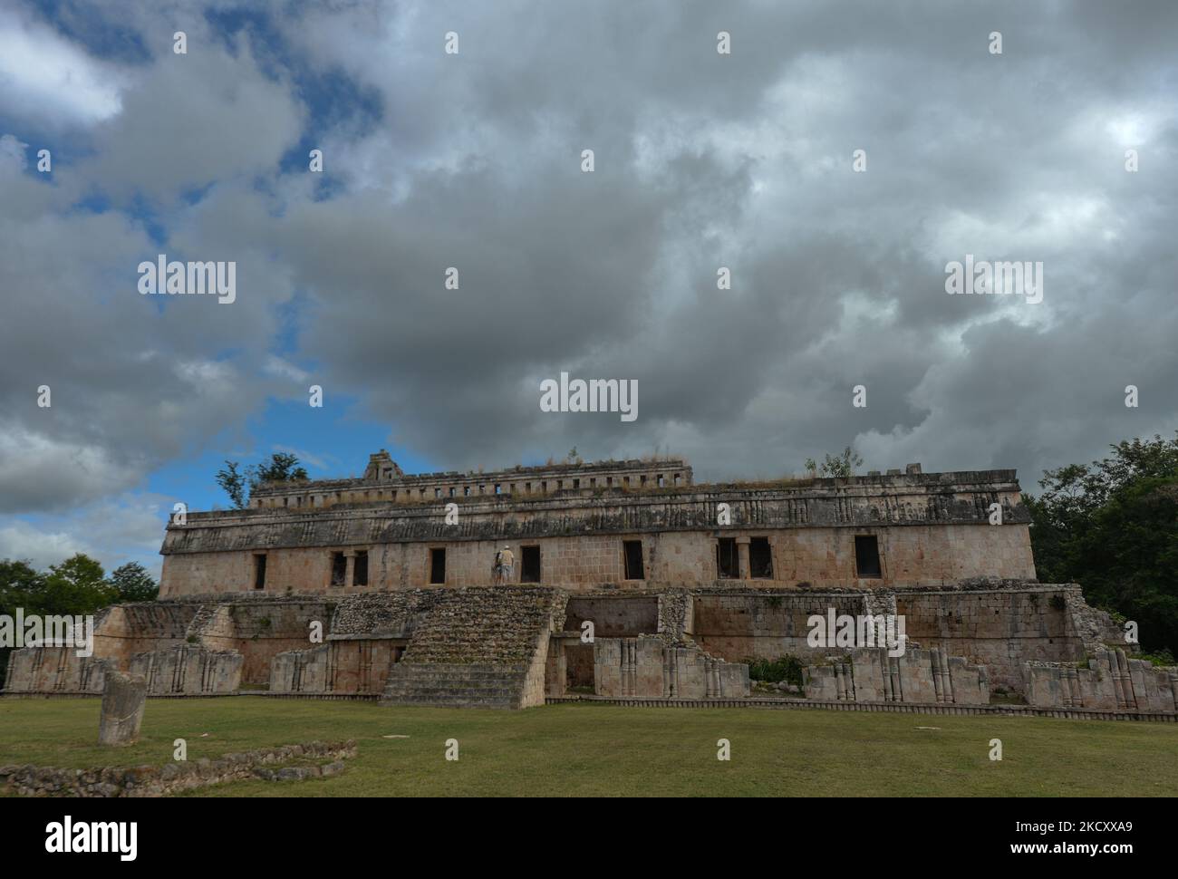 Il sito archeologico di Kabah Maya nella regione di Puuc dello Yucatan occidentale, è la seconda rovina più grande della regione di Puuc dopo Uxmal. Giovedì 02 dicembre 2021, a Uxmal, Yucatan, Messico. (Foto di Artur Widak/NurPhoto) Foto Stock