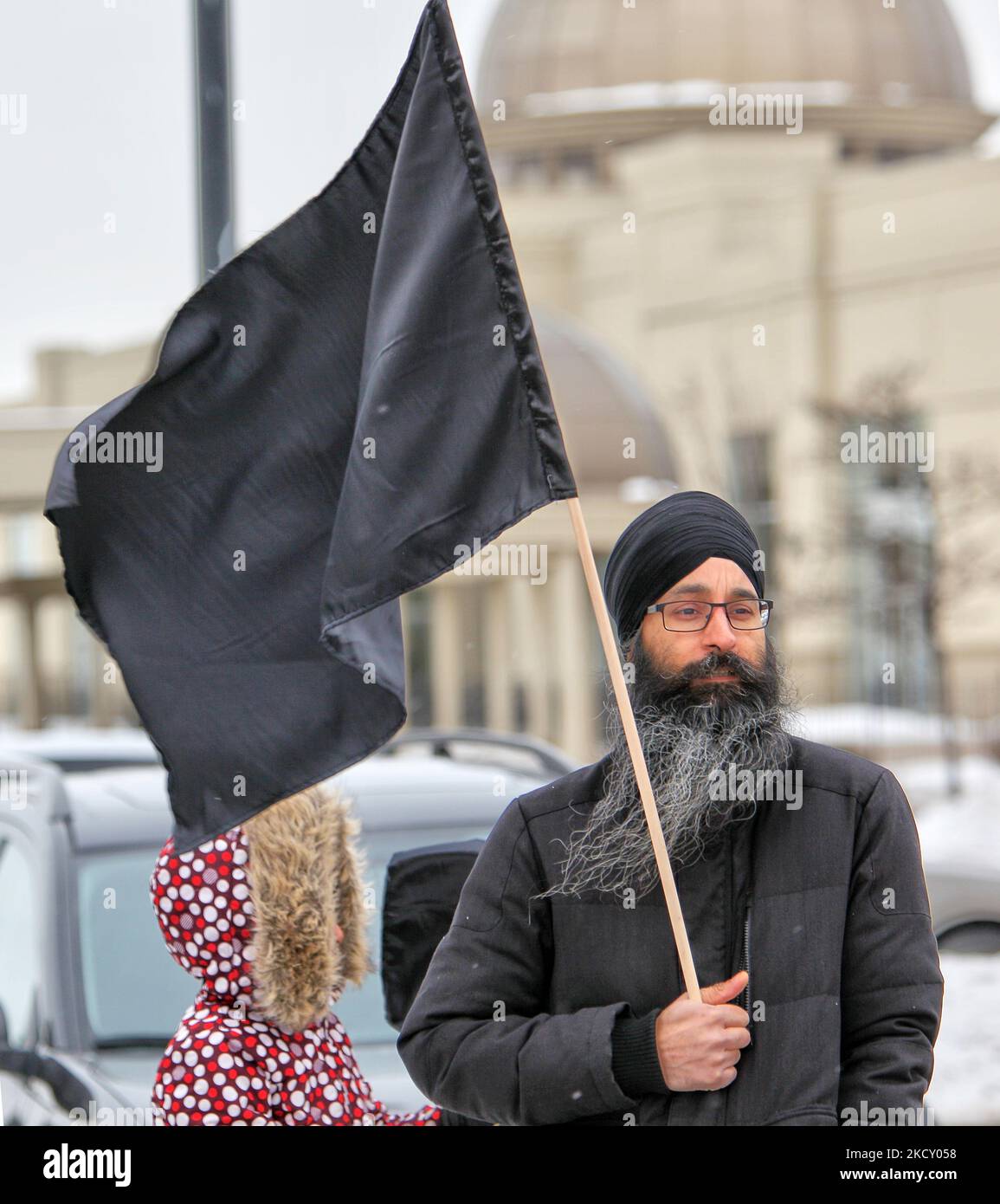 01 febbraio 2015 --- Mississauga, Ontario, Canada --- Canadian Pro-Khalistan Sikhs protestando contro il governo indiano e chiedendo uno stato separato Sikh, nonché mostrando la loro disapprovazione per la presenza dell'esercito indiano nel Kashmir controllato dall'India. Un grande gruppo di Sikh si è riunito all'esterno di un luogo dove si tenevano le celebrazioni per il 66th° giorno della Repubblica dell'India per mostrare il loro malcontento nei confronti del governo indiano. Il movimento Khalistan cerca di creare uno stato Sikh separato, chiamato Khalistan nella regione del Punjab in India, ed è stato un argomento controverso. Così come la questione di Kash Foto Stock