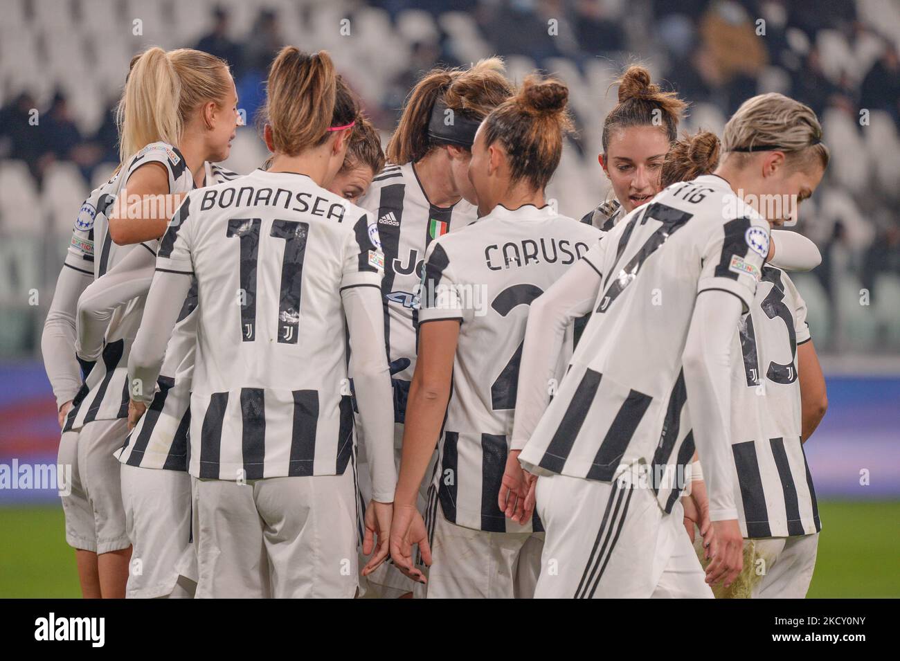 Le donne della Juventus festeggiano, durante il gruppo UEFA Women's Champions League, Una partita tra la Juventus e il Servette FC allo stadio Allianz, il 16 dicembre 2021 a Torino. (Foto di Alberto Gandolfo/NurPhoto) Foto Stock