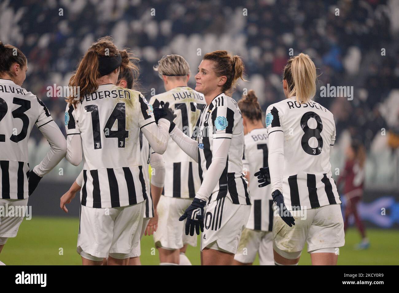 Le donne della Juventus festeggiano, durante il gruppo UEFA Women's Champions League, Una partita tra la Juventus e il Servette FC allo stadio Allianz, il 16 dicembre 2021 a Torino. (Foto di Alberto Gandolfo/NurPhoto) Foto Stock