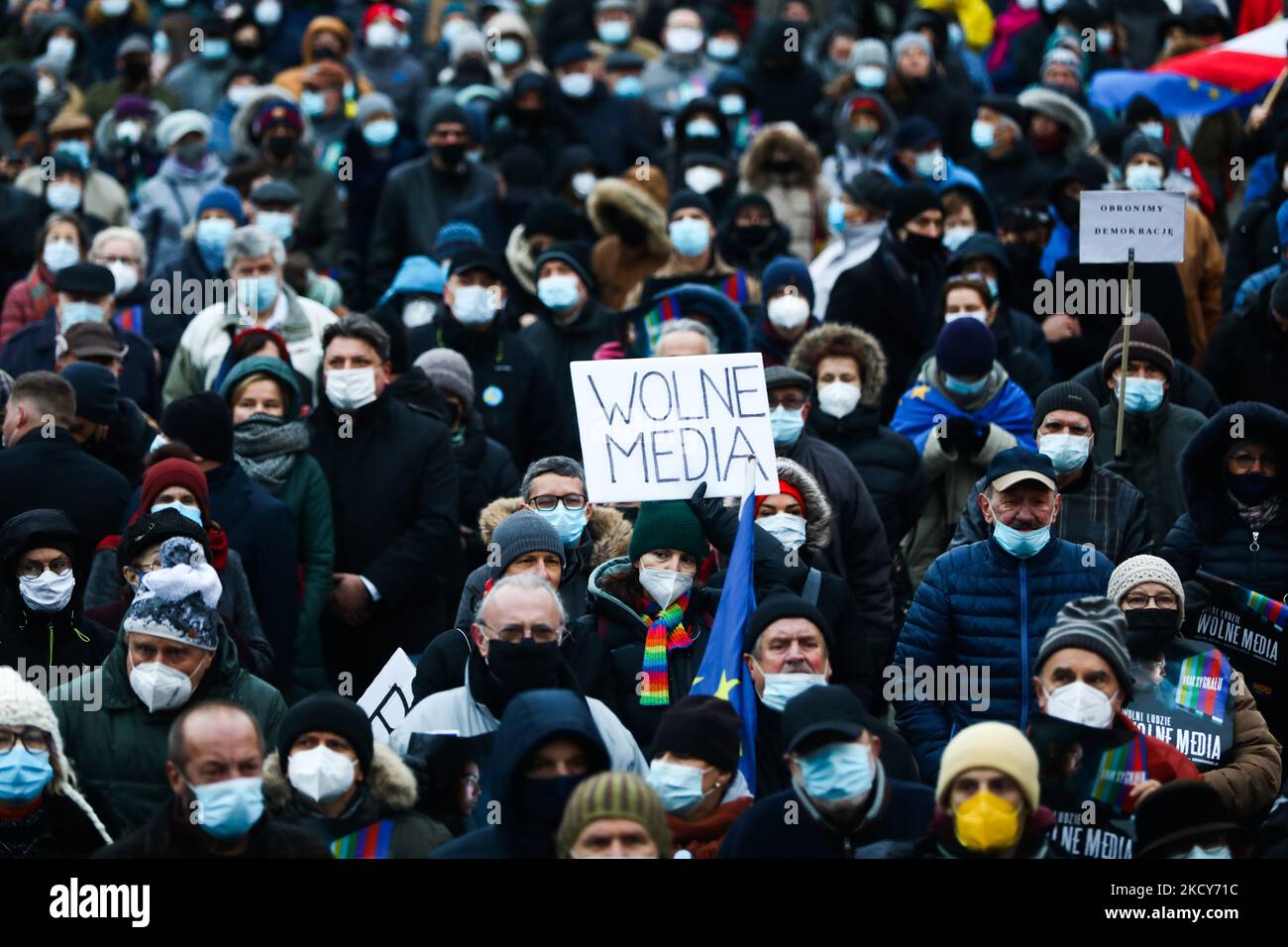 polonia; polacco; wadowice; europa; europeo; protesta; protesta; raduno; manifestazione; manifestazione; manifestazione; media; stampa; libertà; parola; tvn; lex; tvn24; gratuito; logo; banner; tv; televisione; migliaia; persone; folla (Photo by Beata Zawrzel/NurPhoto) Foto Stock