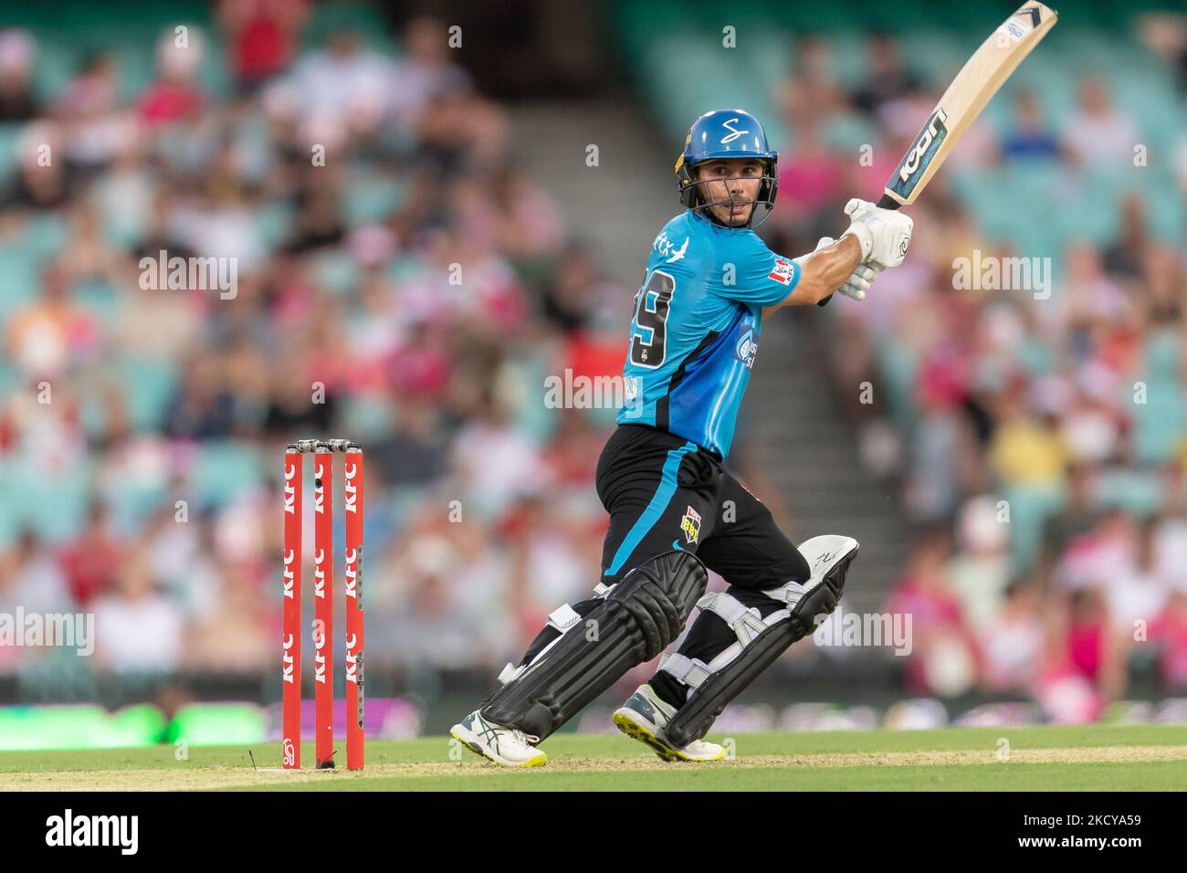 Jonathan Wells of the Strikers batti durante la partita della Big Bash League tra i Sydney Sixers e gli Adelaide Strikers al Sydney Cricket Ground, il 21 dicembre 2021, a Sydney, Australia. (Solo per uso editoriale) Foto Stock