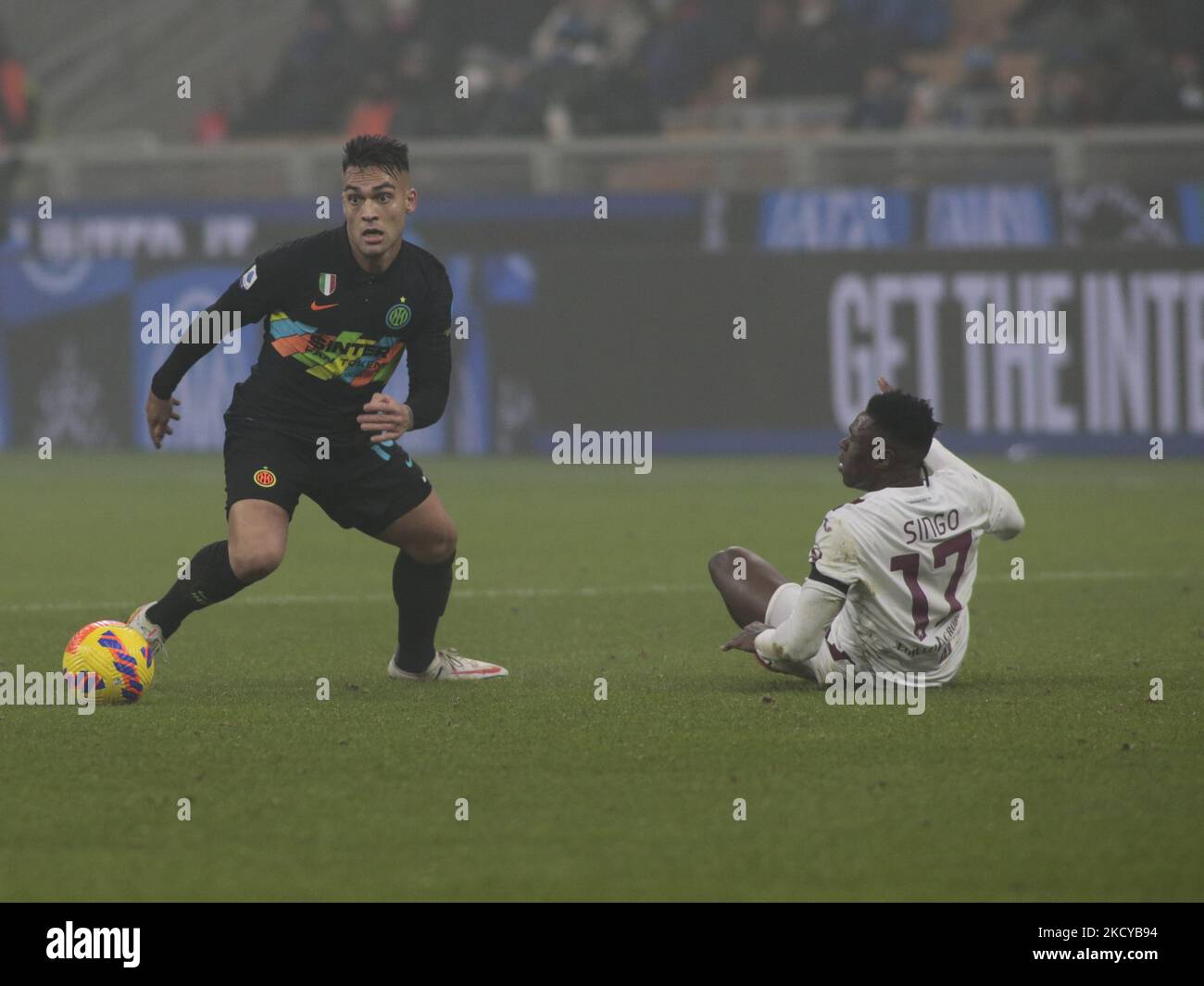 Lautaro Martínez durante la Serie A match tra Inter e Torino, a Milano, il 22 dicembre 2021 (Photo by Loris Roselli/NurPhoto) Foto Stock