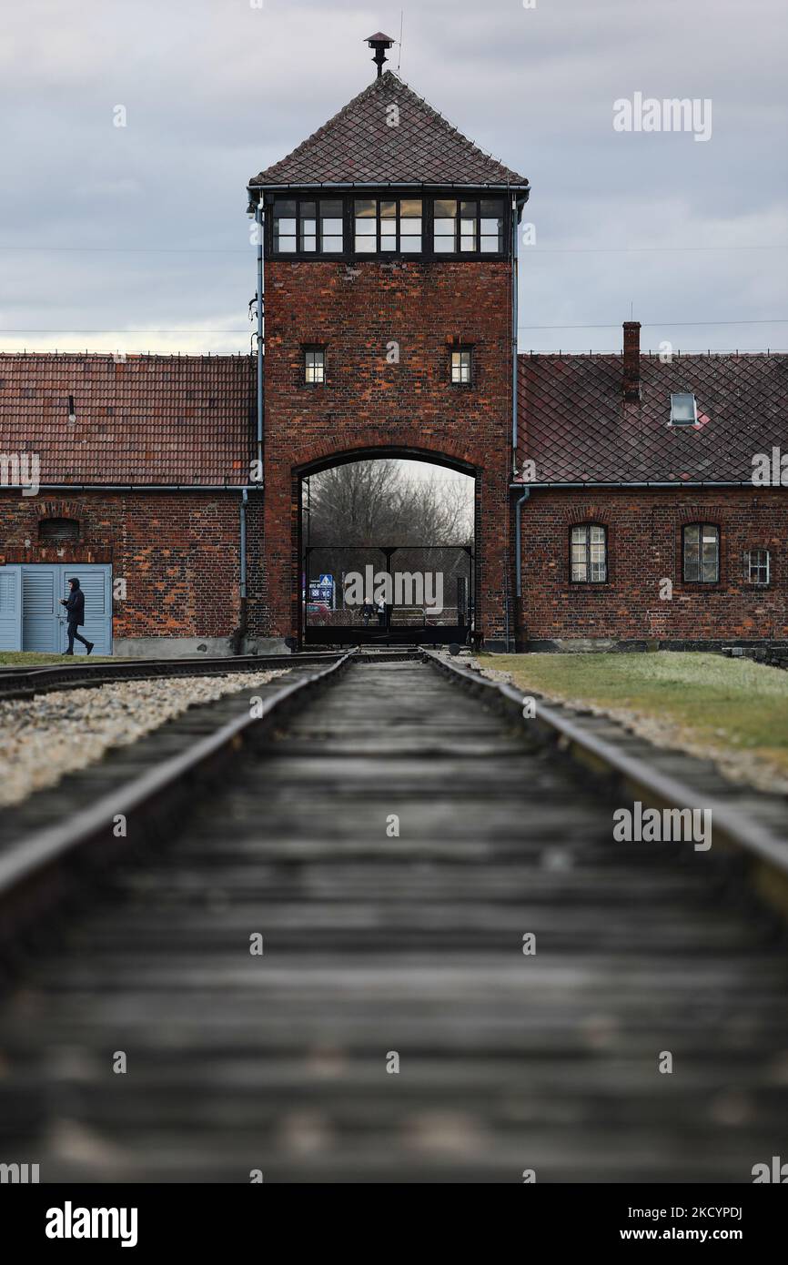 Porta della morte presso l'ex campo di concentramento tedesco nazista Auschwitz II-Birkenau a Brzezinka, vicino Oswiecim, Polonia, il 3 gennaio 2022. (Foto di Jakub Porzycki/NurPhoto) Foto Stock