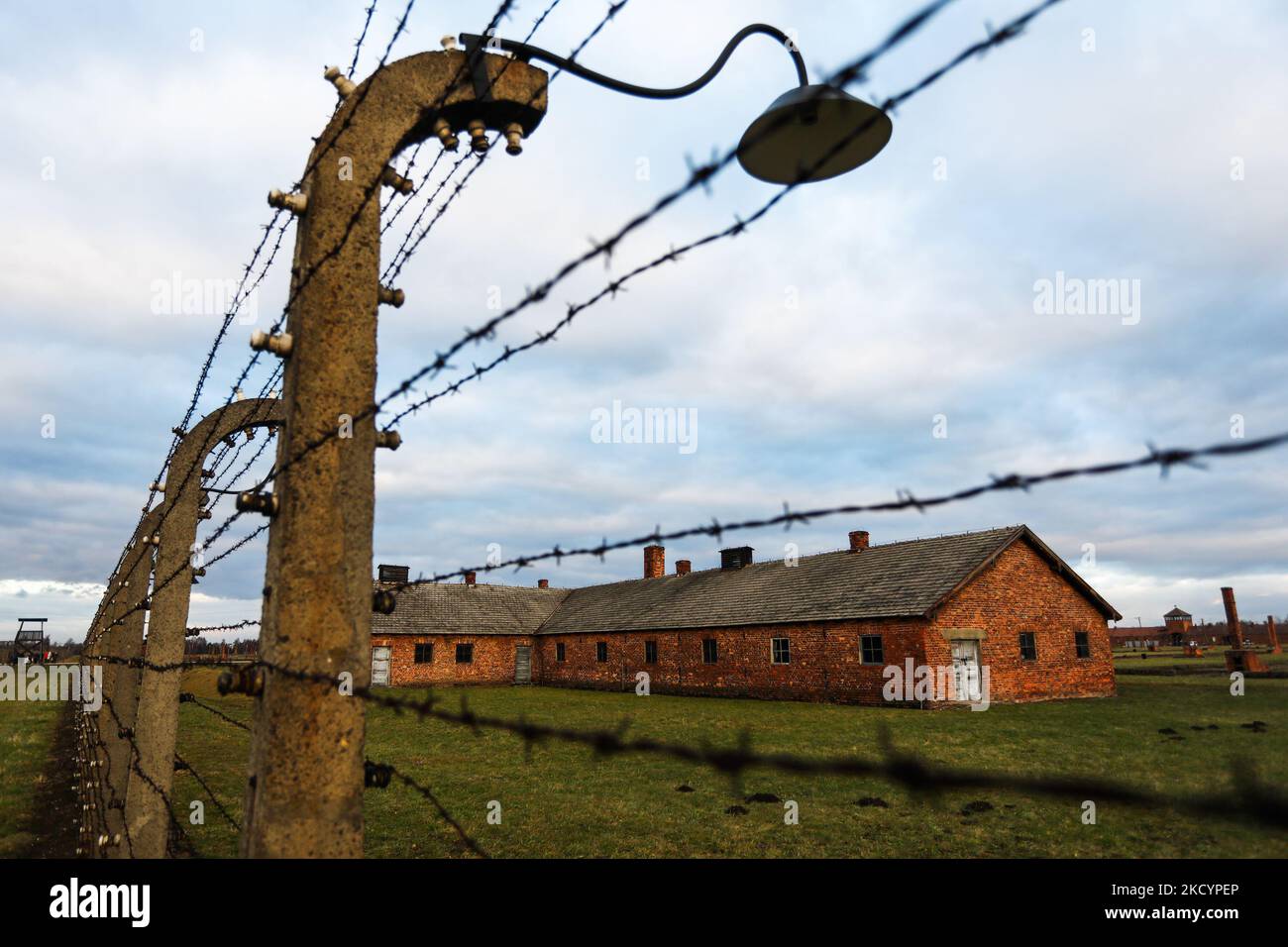 L'ex campo di concentramento tedesco nazista Auschwitz II-Birkenau a Brzezinka vicino Oswiecim, Polonia il 3 gennaio 2022. (Foto di Jakub Porzycki/NurPhoto) Foto Stock