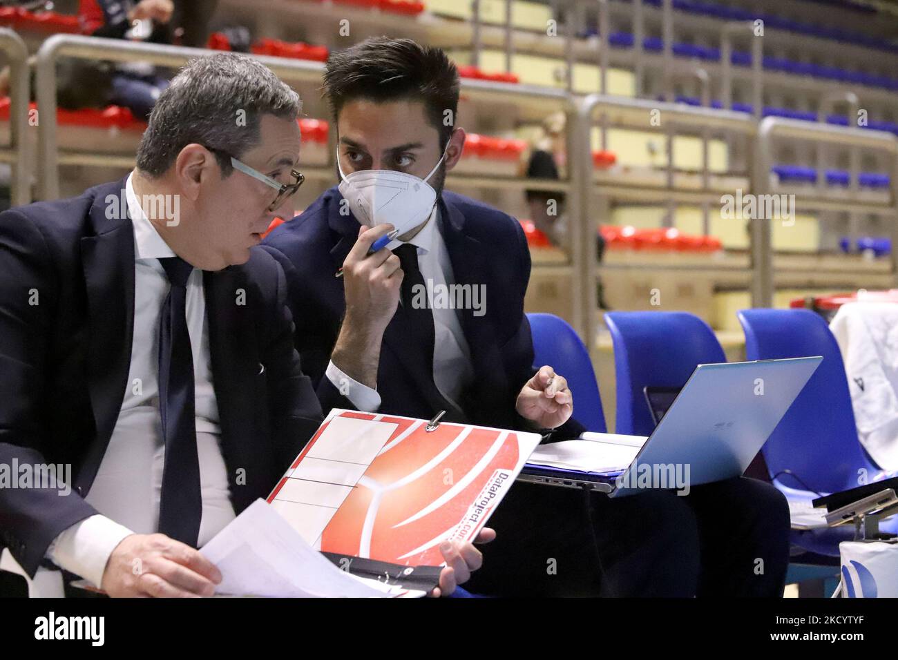 Vincenzo di Pinto allenatore Prisma Taranto. Durante il Volley Serie a Campionato Men Superleague Prisma Taranto vs Volley vero Monza il 05 gennaio 2022 al PalaMazzola di Taranto (Foto di Giuseppe leva/LiveMedia/NurPhoto) Foto Stock