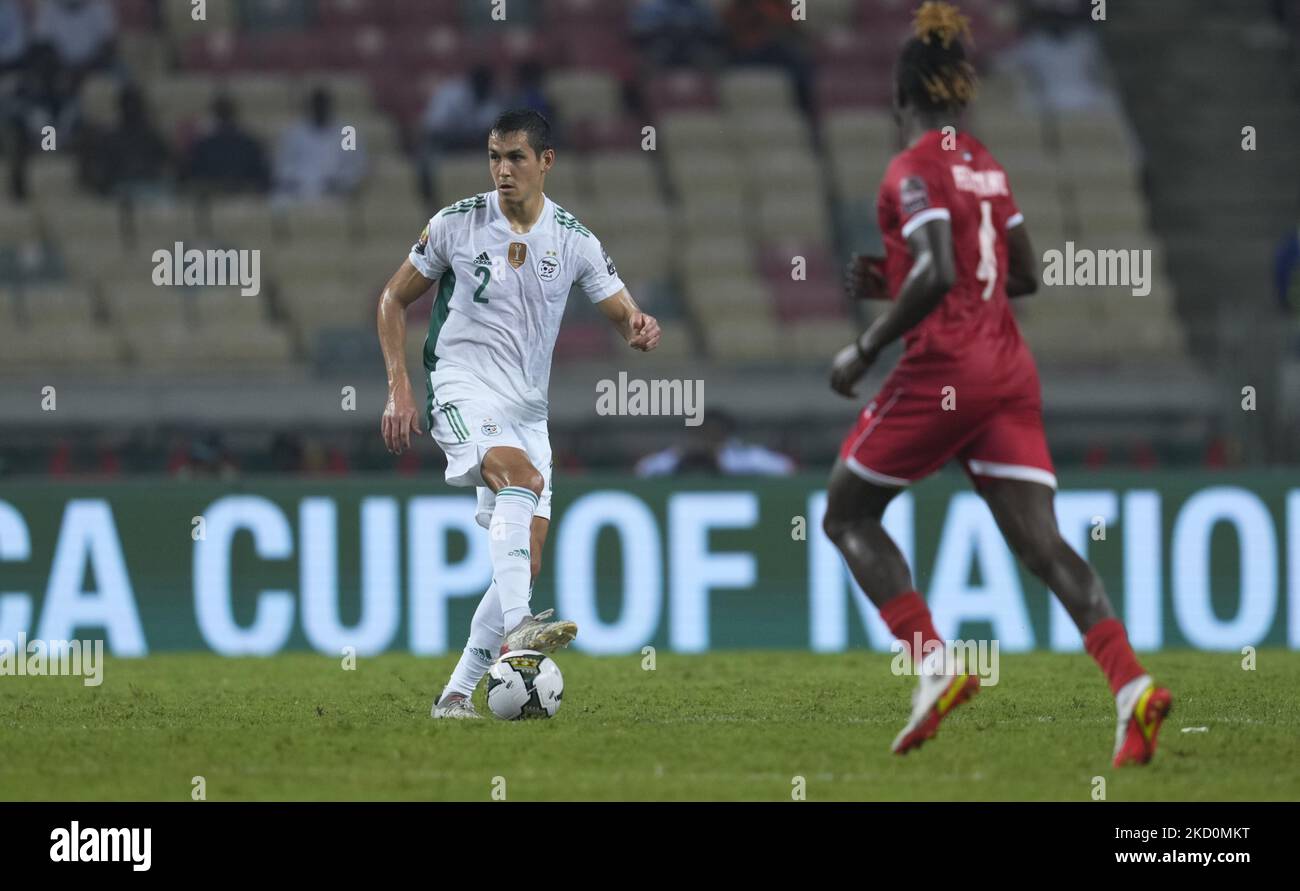 Aissa Mandi dell'Algeria durante l'Algeria contro la Guinea Equatoriale, Coppa delle nazioni africane, allo stadio Ahmadou Ahidjo il 16 gennaio 2022. (Foto di Ulrik Pedersen/NurPhoto) Foto Stock