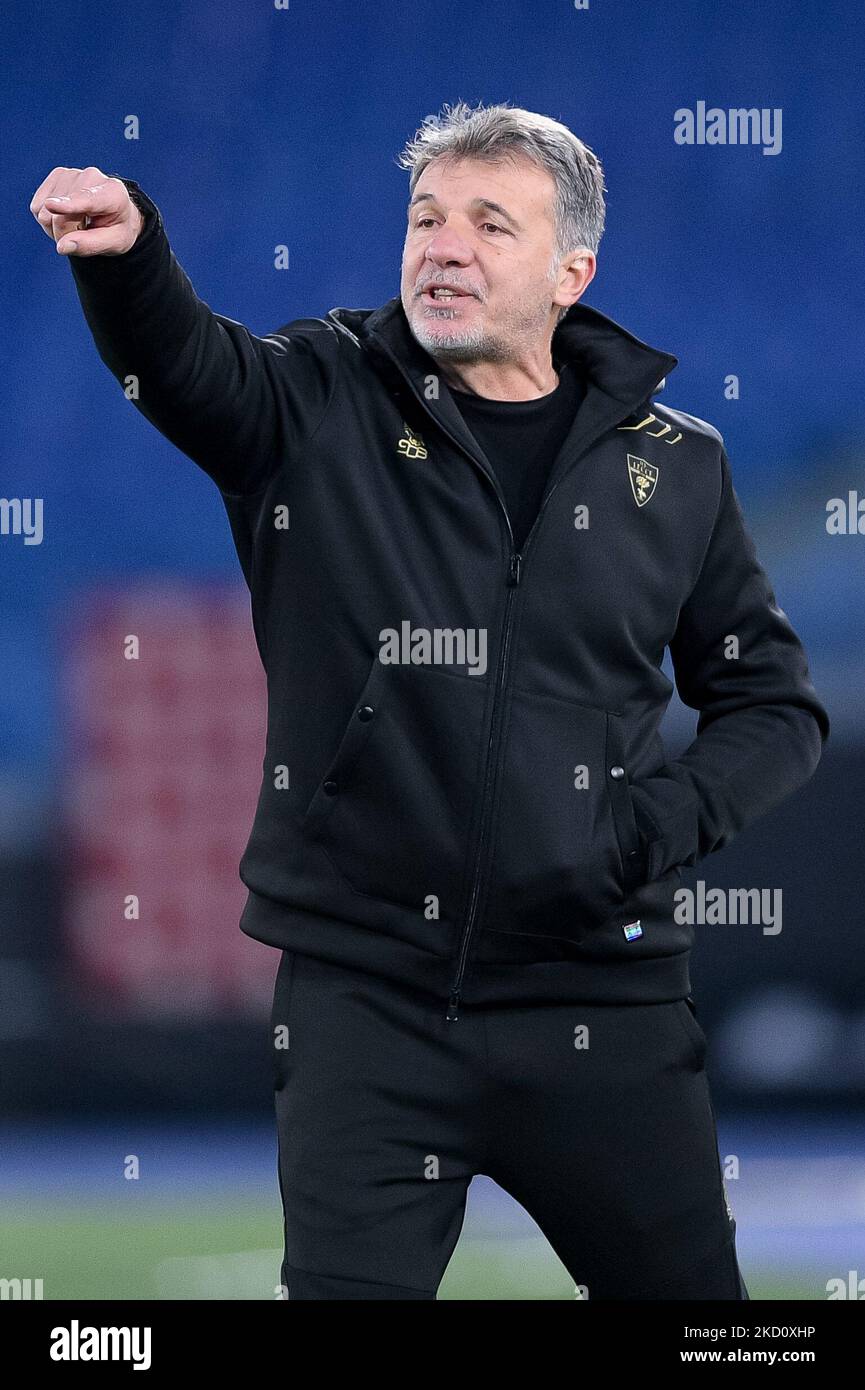 Marco Baroni, manager di US Lecce, si è fatto un gesto durante la partita di Coppa Italia tra AS Roma e US Lecce allo Stadio Olimpico, Roma, Italia, il 20 gennaio 2022. (Foto di Giuseppe Maffia/NurPhoto) Foto Stock
