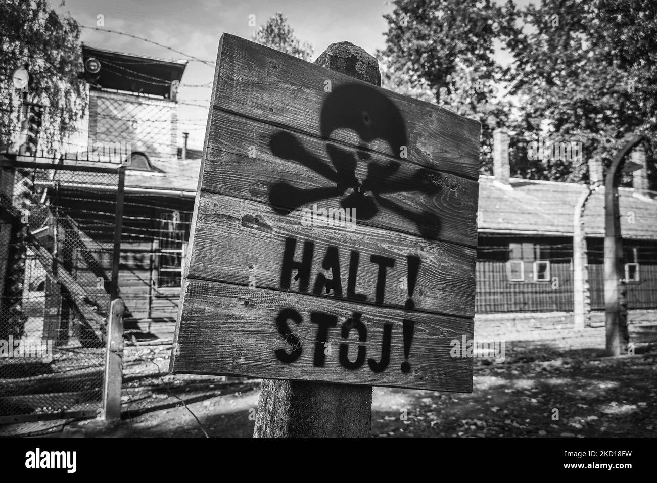 'Ferma!' Accedi all'ex campo di concentramento nazista di Auschwitz i presso il sito commemorativo di Auschwitz. Oswiecim, Polonia il 4 ottobre 2021. (Foto di Beata Zawrzel/NurPhoto) Foto Stock