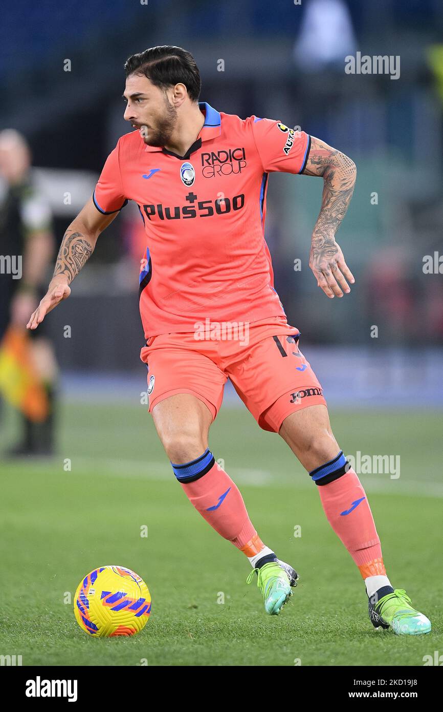 Giuseppe Pezzella di Atalanta AC durante la Serie A match tra SS Lazio e Atalanta BC allo Stadio Olimpico, Roma, Italia il 22 gennaio 2022. (Foto di Giuseppe Maffia/NurPhoto) Foto Stock