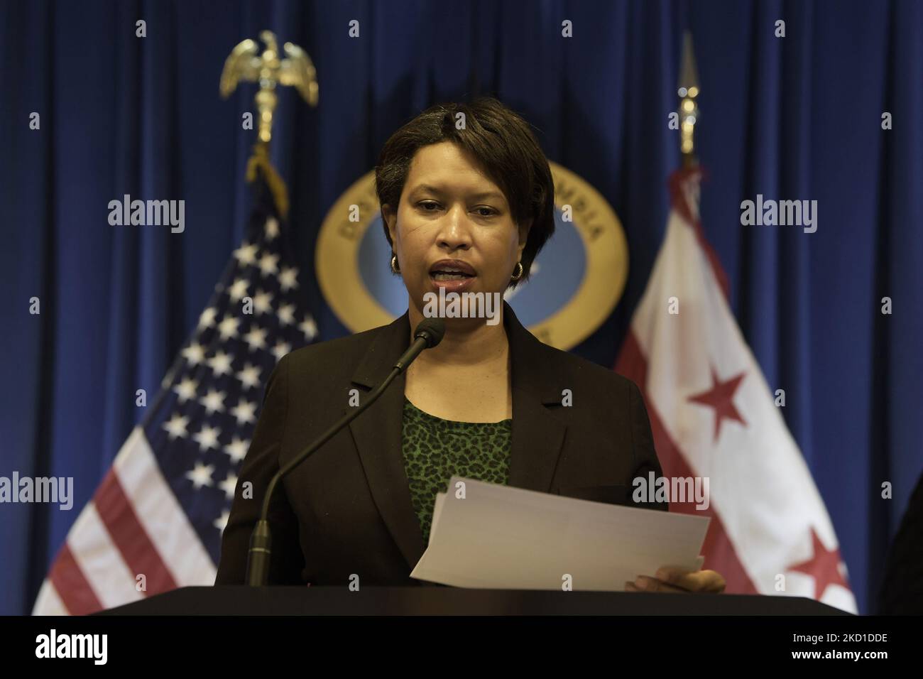 Il sindaco DC Muriel Bowser parla di aggiornamento situazionale COVID-19 durante una conferenza stampa, oggi il 27 gennaio 2022 presso il John A. Wilson Building a Washington DC, USA. (Foto di Lenin Nolly/NurPhoto) Foto Stock