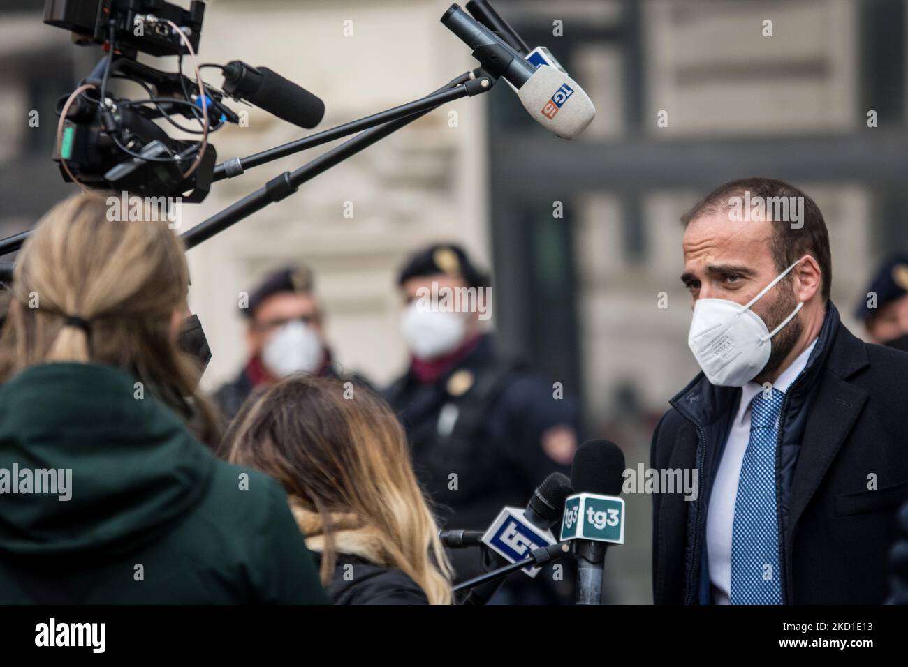 La politica italiana lascia il Parlamento italiano il cinque° giorno di votazione per l'elezione del Presidente della Repubblica, il 28 gennaio 2022 a Roma. Il Parlamento italiano voterà a favore di un nuovo capo di Stato in sostituzione dell'uscente Sergio Mattarella. (Foto di Andrea Ronchini/NurPhoto) Foto Stock