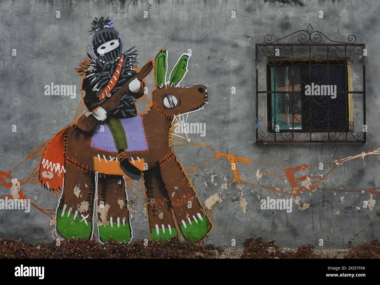 Un murale che rappresenta un membro dell'Esercito Zapatista di Liberazione Nazionale. Sabato 29 gennaio 2022 a San Cristobal de las Casas, Chiapas, Messico. (Foto di Artur Widak/NurPhoto) Foto Stock