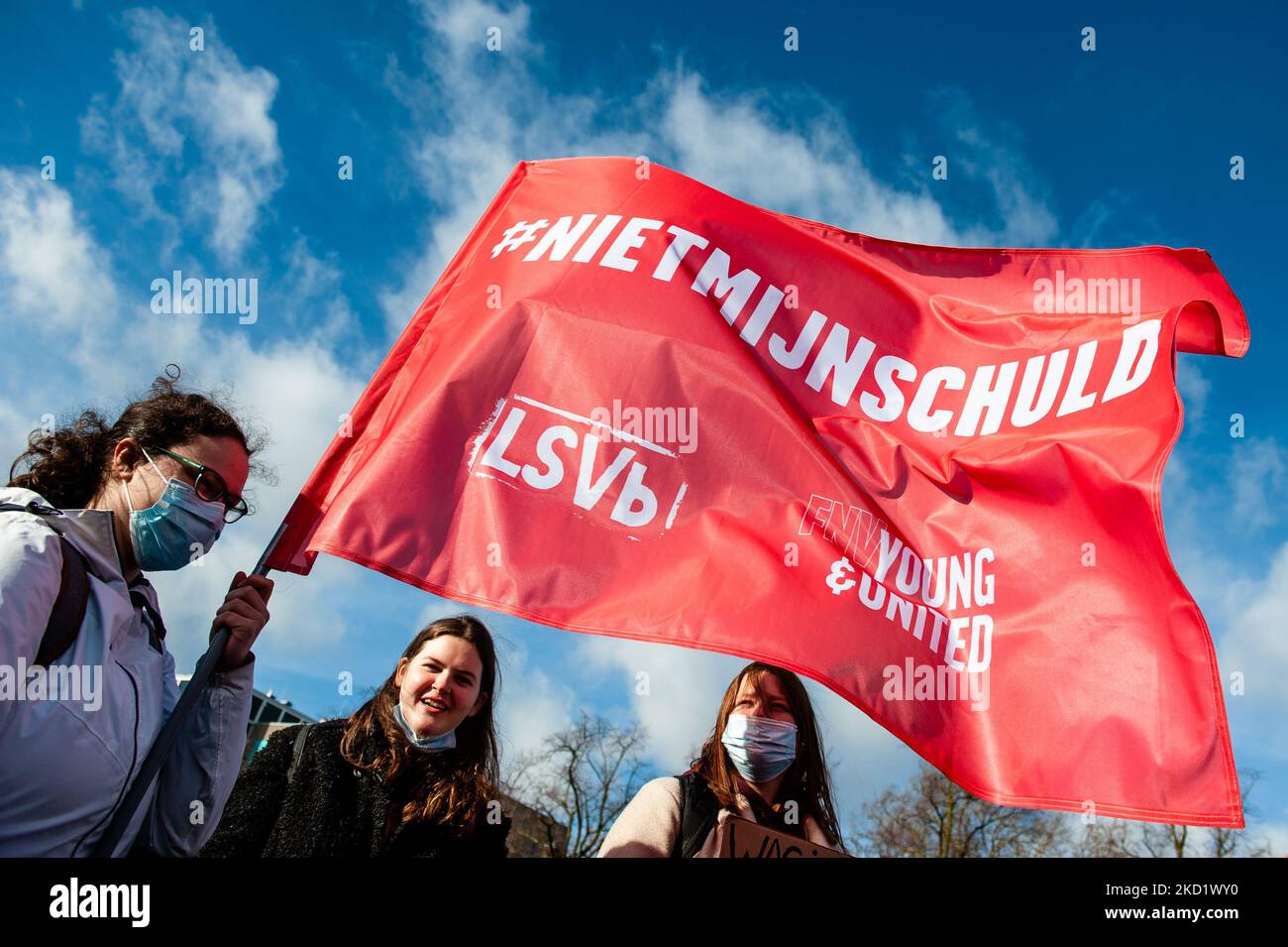 Migliaia di studenti si sono riuniti al Museumplein, durante una protesta a livello nazionale per chiedere la fine del sistema di prestito, una sovvenzione di base senza debito e un risarcimento per tutti gli anni in cui hanno dovuto prendere in prestito. Ad Amsterdam, il 5th febbraio 2022. (Foto di Romy Arroyo Fernandez/NurPhoto) Foto Stock