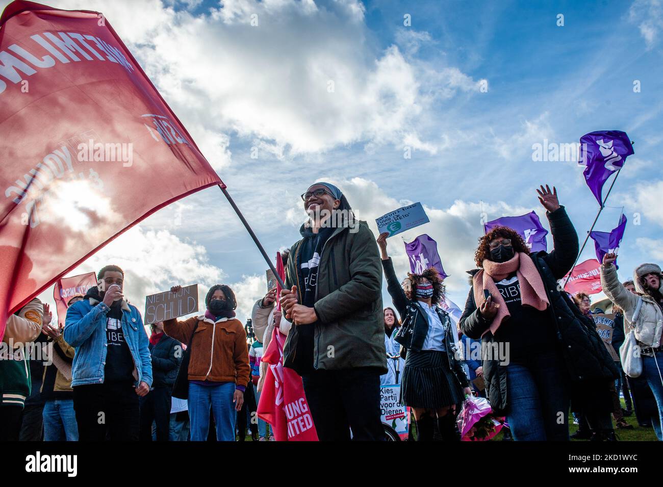 Migliaia di studenti si sono riuniti al Museumplein, durante una protesta a livello nazionale per chiedere la fine del sistema di prestito, una sovvenzione di base senza debito e un risarcimento per tutti gli anni in cui hanno dovuto prendere in prestito. Ad Amsterdam, il 5th febbraio 2022. (Foto di Romy Arroyo Fernandez/NurPhoto) Foto Stock