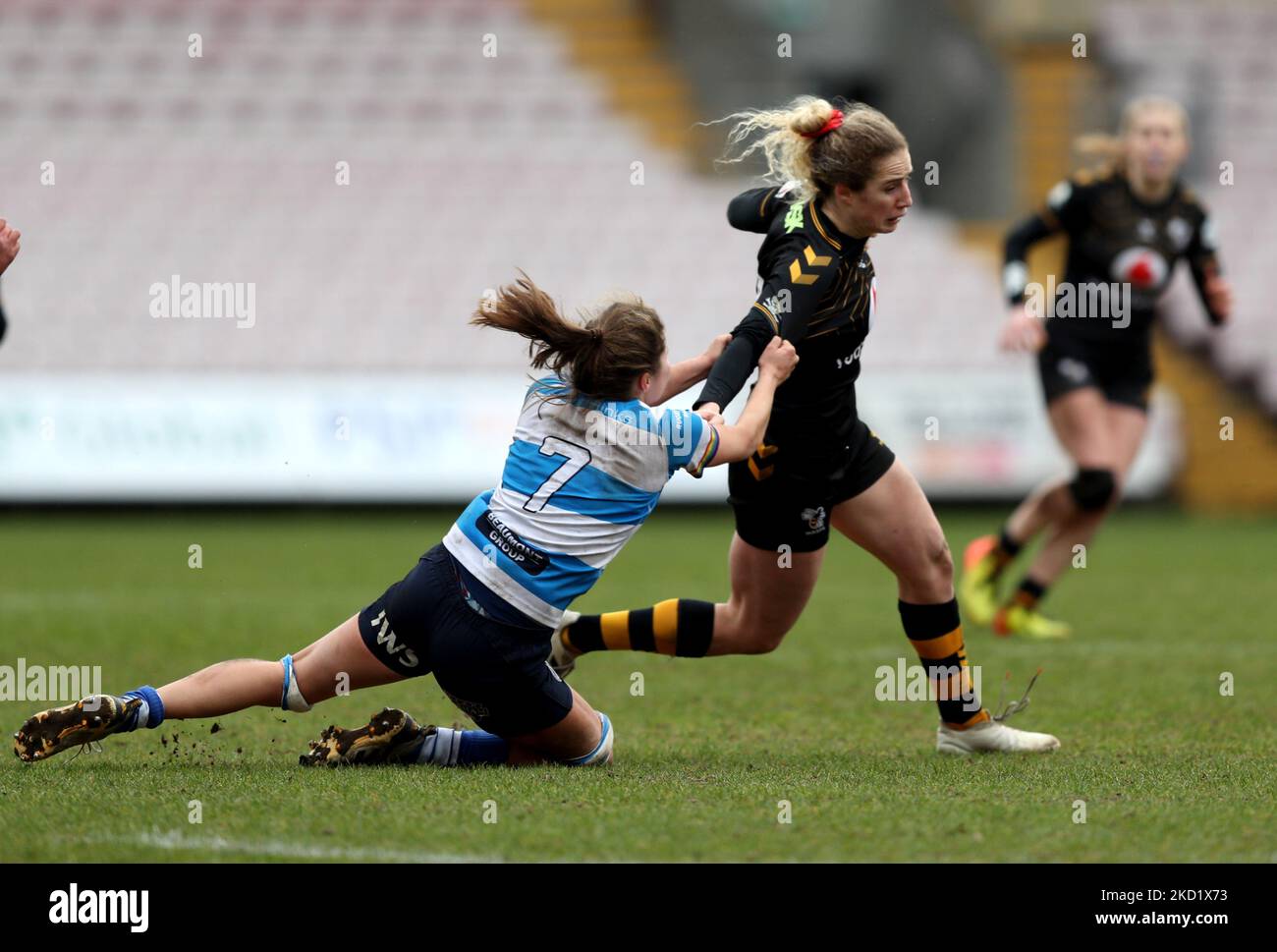 Maisie James di DMP Durham Sharks e Abby Dow of Wasps Women durante la partita FEMMINILE ALLIANZ PREMIER 15S tra DMP Durham Sharks e London Wasps alla Northern Echo Arena, Darlington sabato 5th febbraio 2022. (Foto di Chris Booth/MI News/NurPhoto) Foto Stock