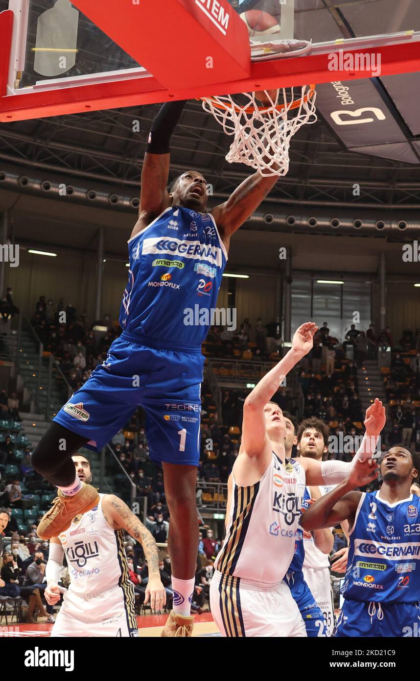 Kenny Gabriel (Pallacanestro Germani Brescia) durante la serie A1 del campionato italiano di basket LBA Kigili Fortitudo Bologna Vs. Pallacanestro Germani Brescia al Palazzo dello Sport di Paladozza , a Bologna, il 06 febbraio 2022. (Foto di Michele Nucci/LiveMedia/NurPhoto) Foto Stock