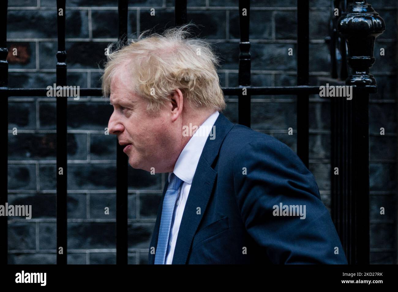 Il primo ministro britannico Boris Johnson lascia 10 Downing Street per partecipare alle interrogazioni settimanali dei primi ministri alla Camera dei Comuni di Londra, Gran Bretagna, 9 febbraio 2022. (Foto di Maciek Musialek/NurPhoto) Foto Stock