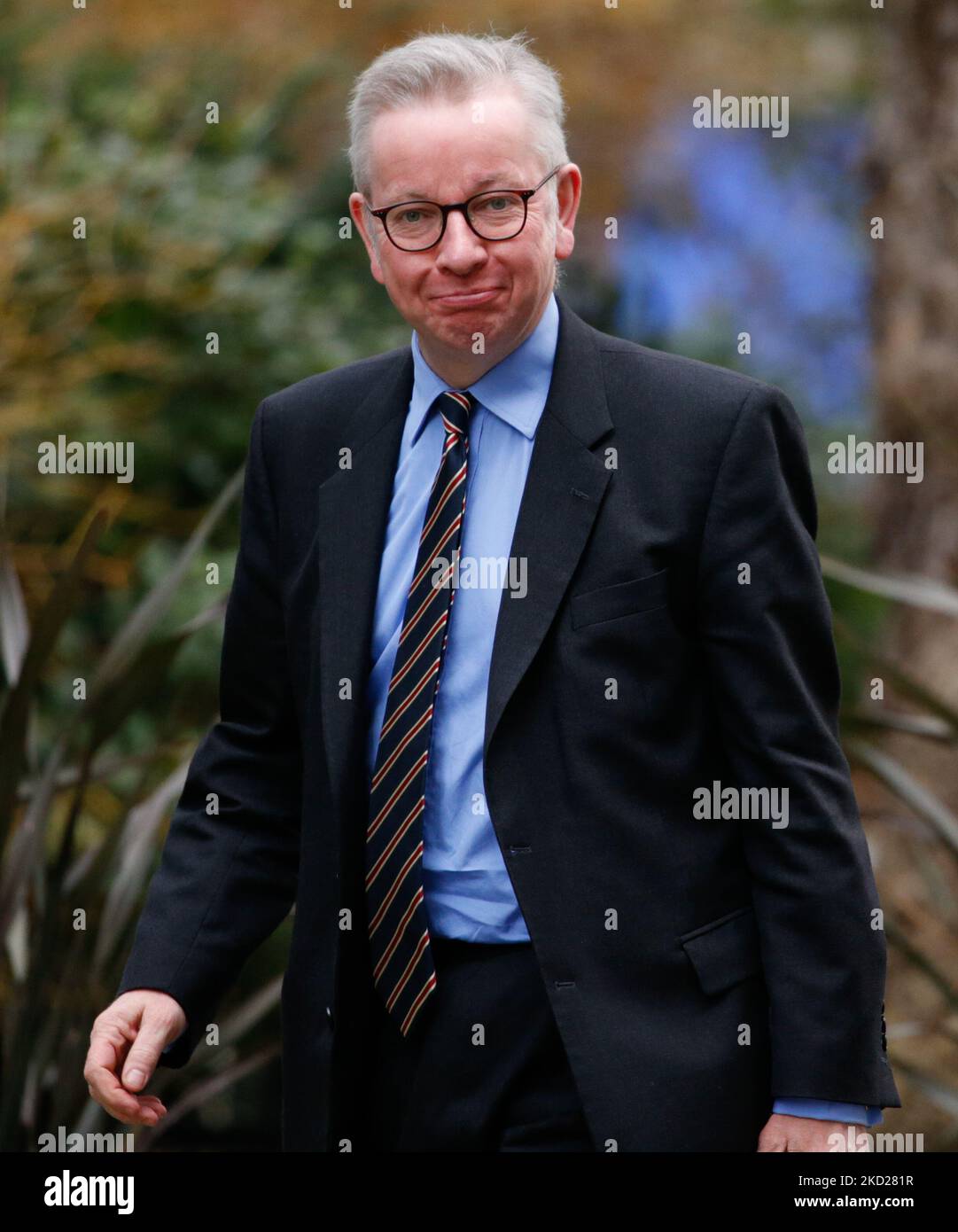 Il Segretario di Stato britannico per il livellamento, gli alloggi e le comunità Michael Gove, deputato del Partito conservatore per Surrey Heath, cammina su Downing Street a Londra, Inghilterra, il 9 febbraio 2022. (Foto di David Cliff/NurPhoto) Foto Stock