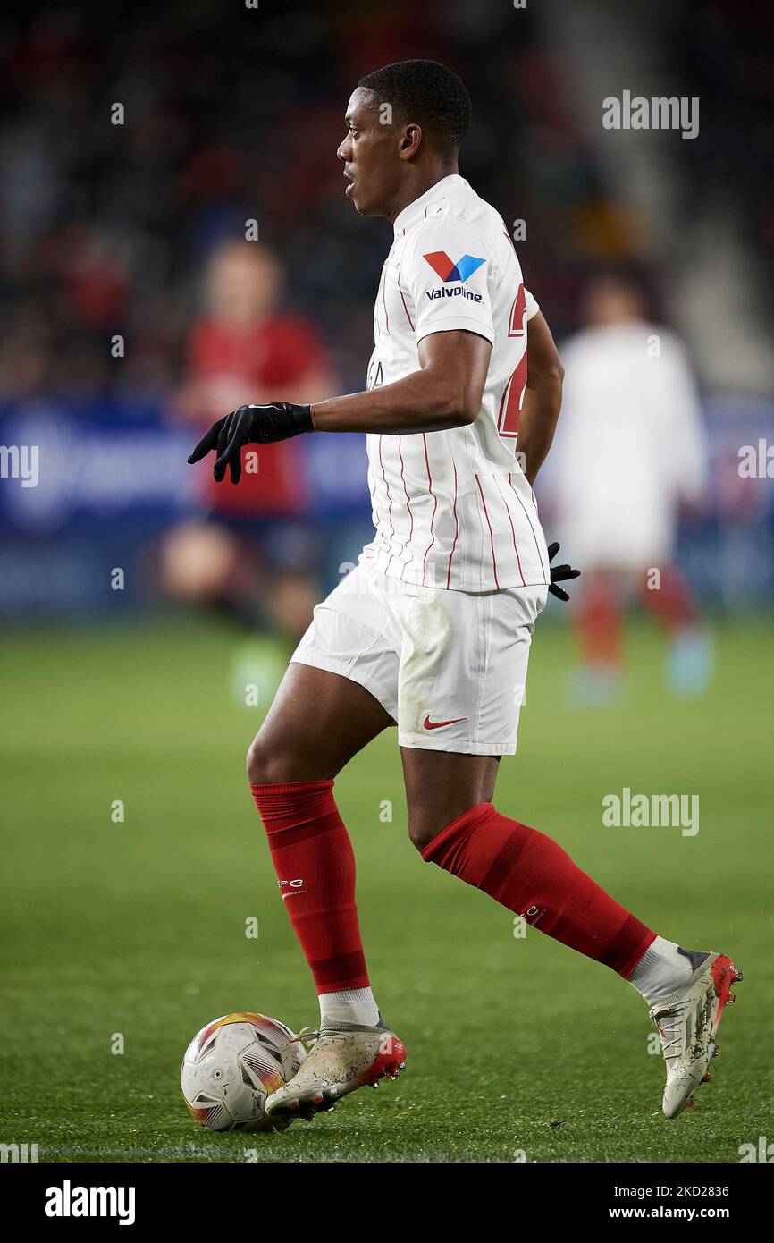 Anthony Martial di Siviglia corre con la palla durante la partita la Liga Santander tra CA Osasuna e Sevilla FC a Estadio El Sadar il 5 febbraio 2022 a Pamplona, Spagna. (Foto di Jose Breton/Pics Action/NurPhoto) Foto Stock