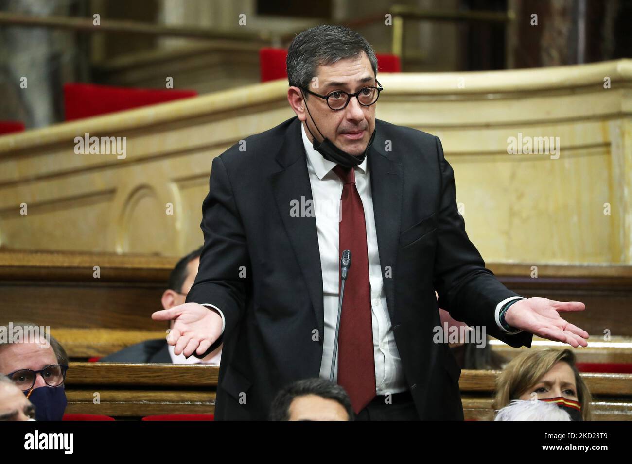 Antonio Gallego Burgos, da VOX, ritira un insulto al Presidente Pere Aragones, durante la sessione di controllo al Governo e al Presidente della Generalitat durante la sessione plenaria del Parlamento catalano, a Barcellona il 09th febbraio 2022. (Foto di Joan Valls/Urbanandsport /NurPhoto) Foto Stock