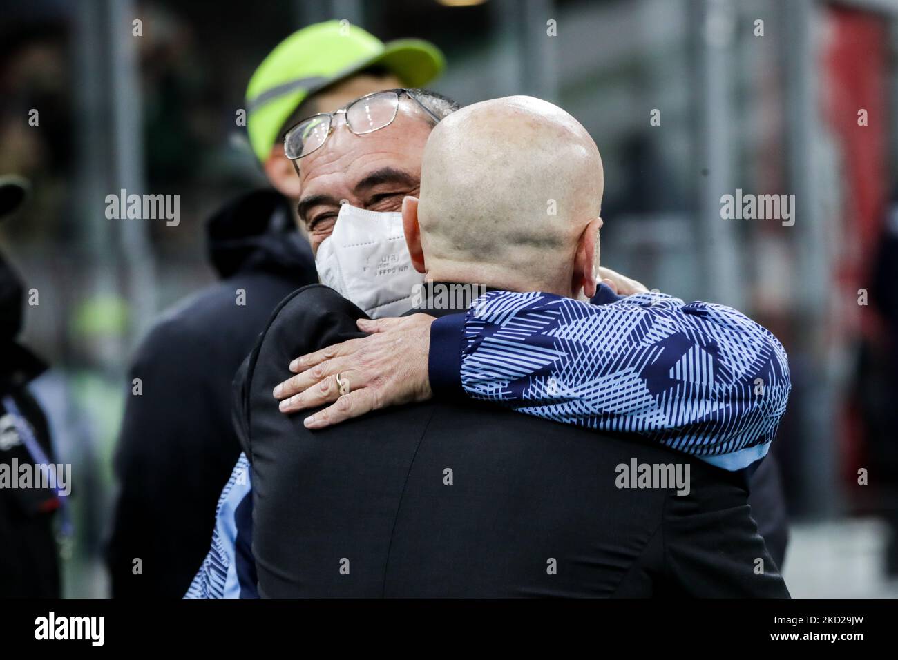 Stefano Pioli e Maurizio Sarri precedono la Coppa Italia, partita tra AC Milan vs SS Lazio il 09 febbraio 2022 allo stadio Giuseppe Meazza di Milano (Foto di Mairo Cinquetti/NurPhoto) Foto Stock