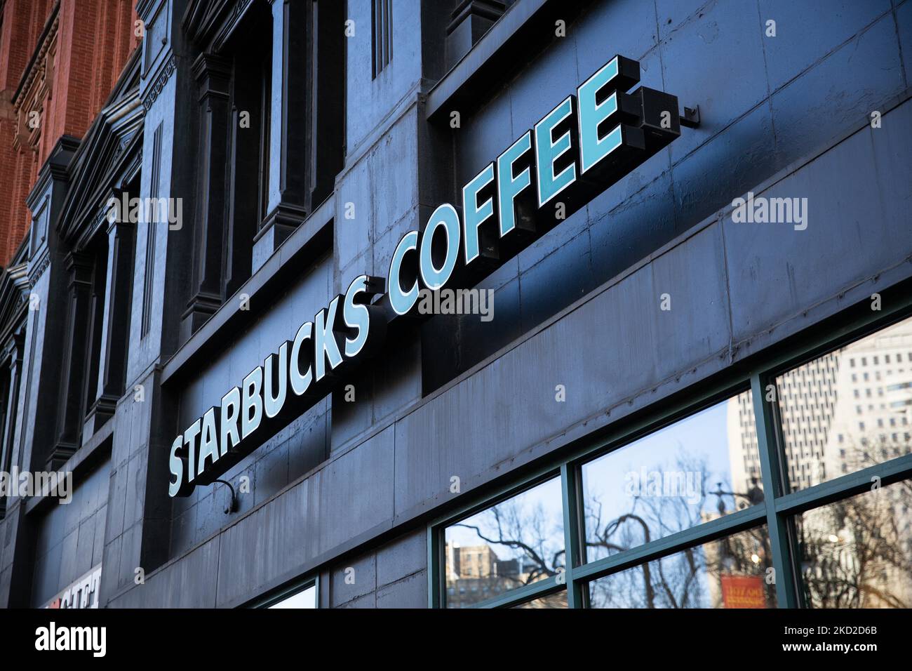 Starbucks al 38 di Park Row, New York, New York. (Foto di Karla Ann Cote/NurPhoto) Foto Stock