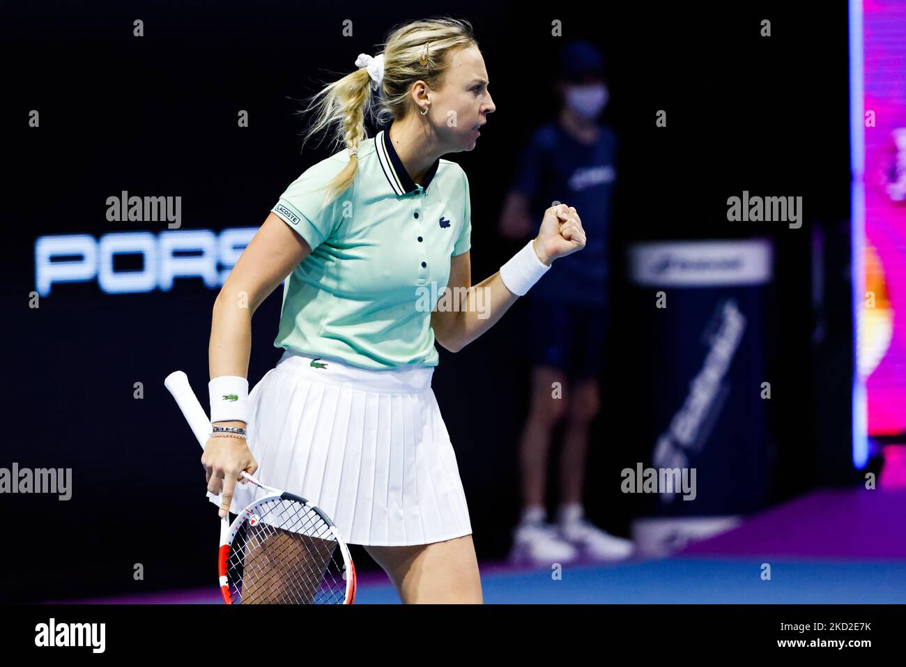 Anett Kontaveit in una partita contro Jelena Ostapenko al torneo di tennis Ladies Trophy di San Pietroburgo.Anett Kontaveit ha vinto con un punteggio totale di 6,3, 6,4. San Pietroburgo, Russia. 12 Feb 2022 (Foto di Valya Egorshin/NurPhoto) Foto Stock