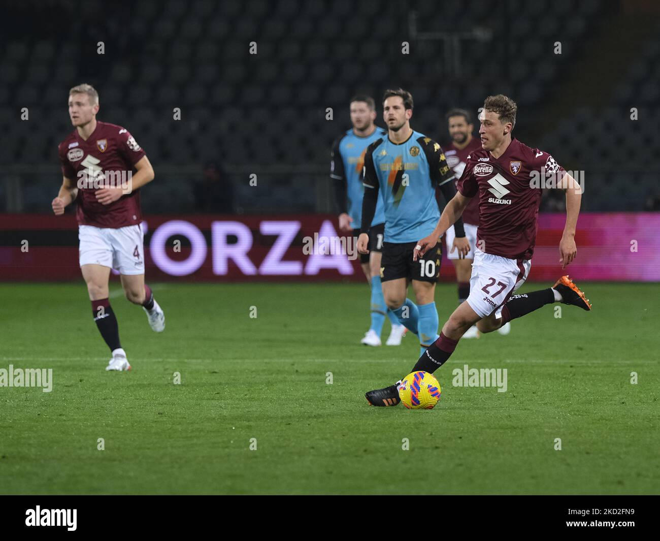 Mërgim Vojvoda durante la Serie A match tra Torino e Venezia a Torino, il 12 febbraio 2022 (Photo by Loris Roselli/NurPhoto) Foto Stock
