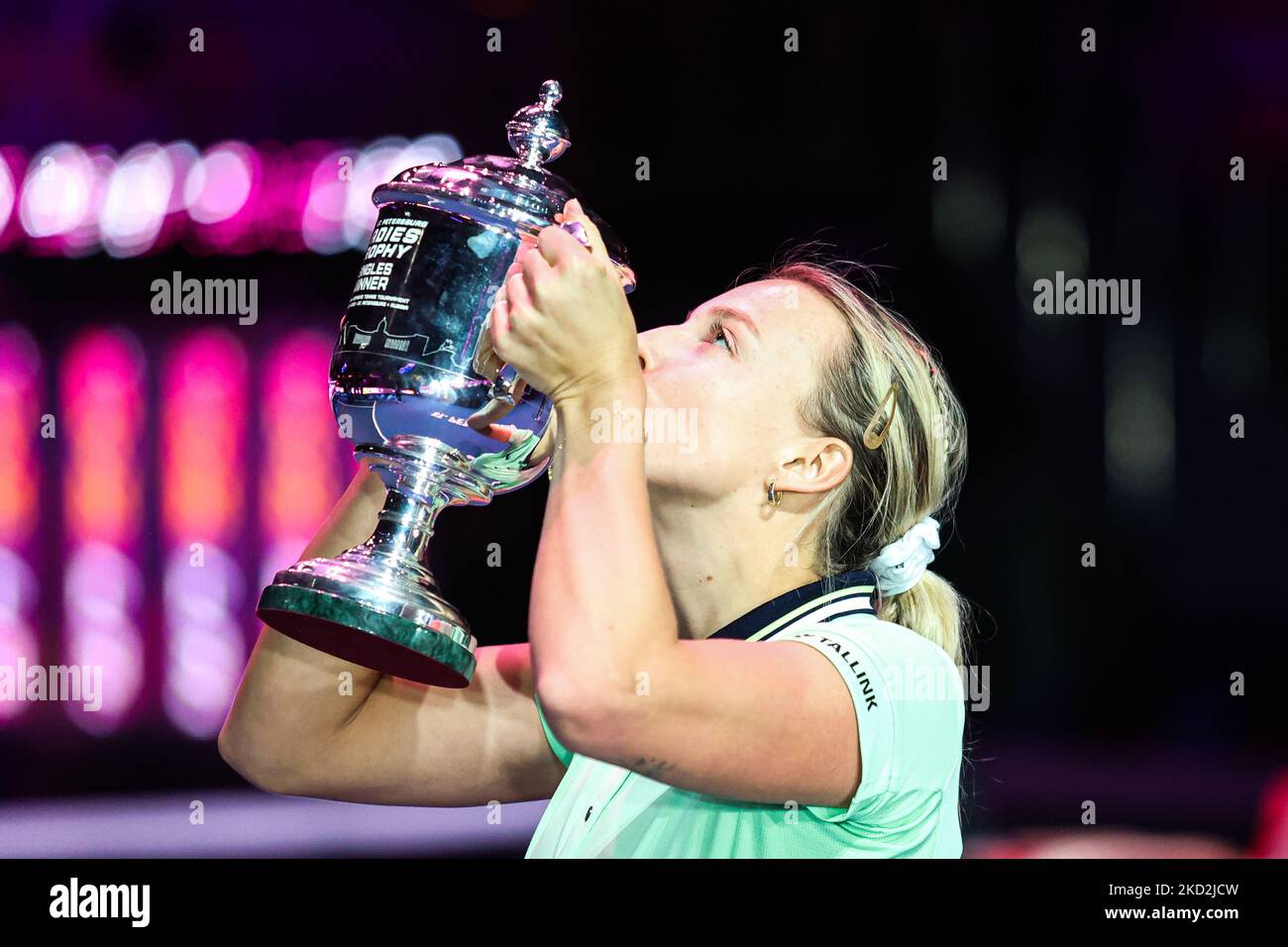 Anett Kontaveit in una partita contro Maria Sakkari al torneo di tennis Ladies Trophy di San Pietroburgo.Anett Kontaveit ha vinto una finale con un punteggio totale di 5,7, 7,6, 7,5. San Pietroburgo, Russia. 13 Feb 2022 (Foto di Valya Egorshin/NurPhoto) Foto Stock